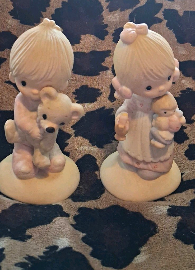 Jonathan & David Jesus Loves Me/Light Porcelain Figurines Set of 2 1976-77