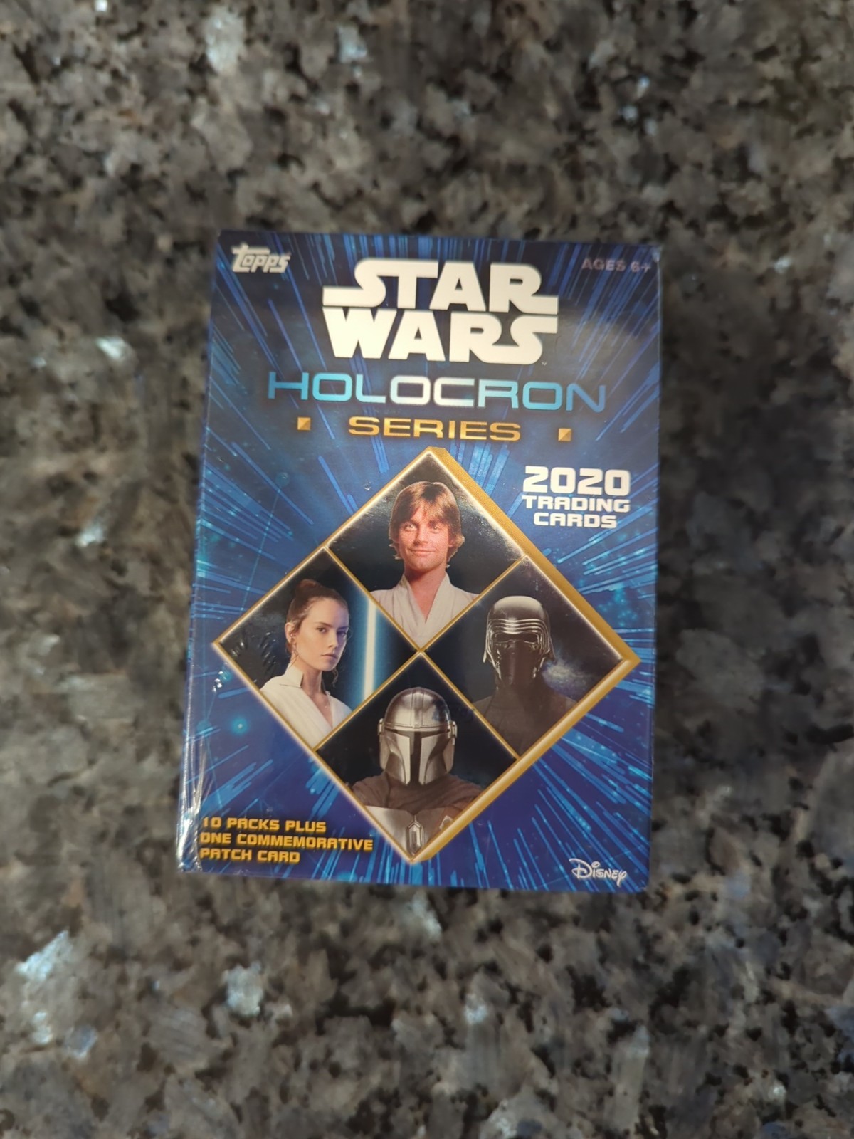 2020 Topps Star Wars Holocron Series Box 61 Cards w/ Commemorative Patch 2020 Topps Star Wars Holocron Series Box 61 Cards w/ Commemorative Patch