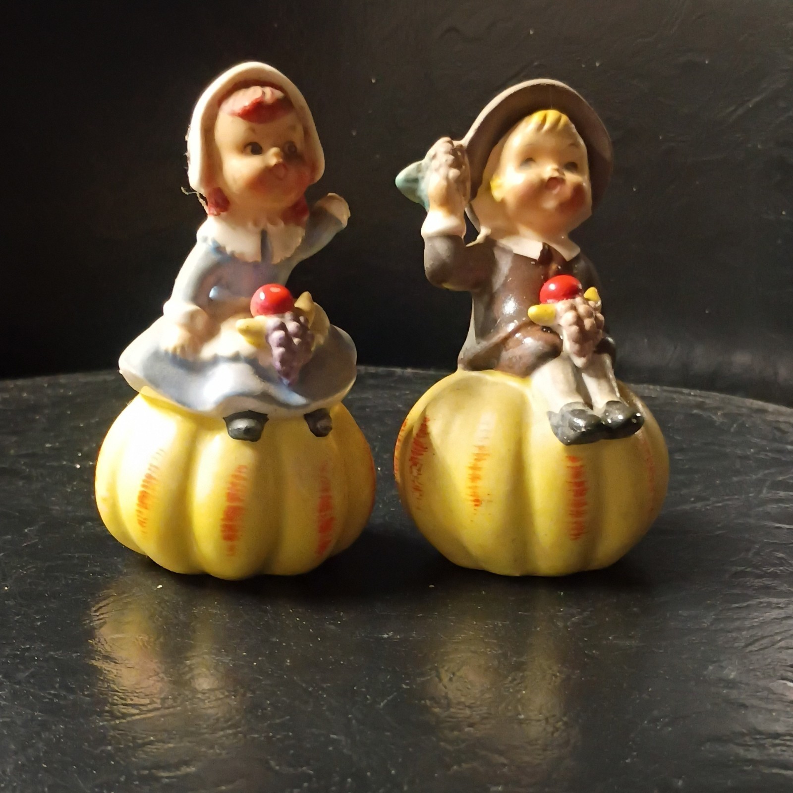 Vintage Norcrest Pilgrims Autumn Thanksgiving Salt and Pepper Rare. please read