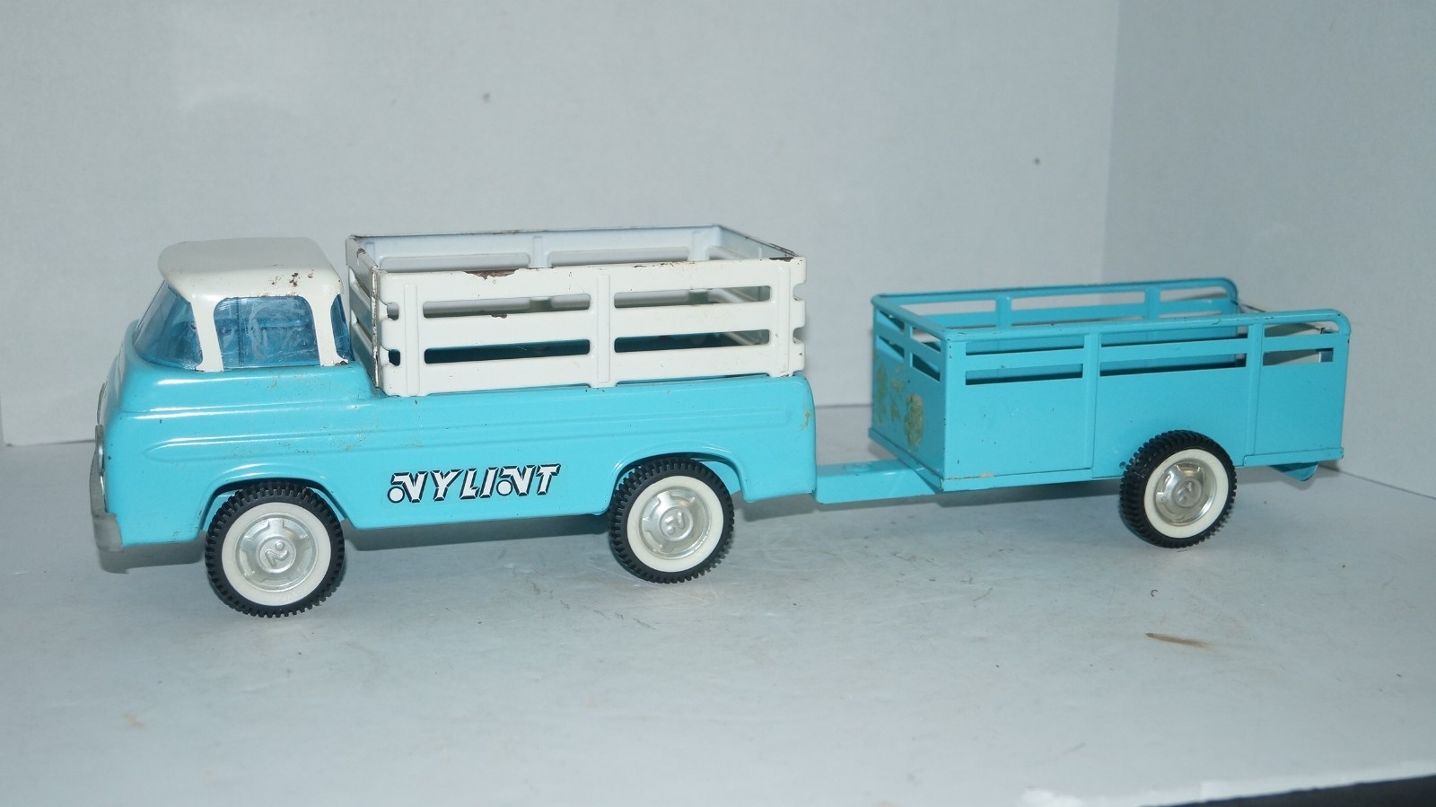 VINTAGE NYLINT TOYS PRESSED STEEL RANCH FARM STAKE TRUCK & TRAILER - MADE IN USA