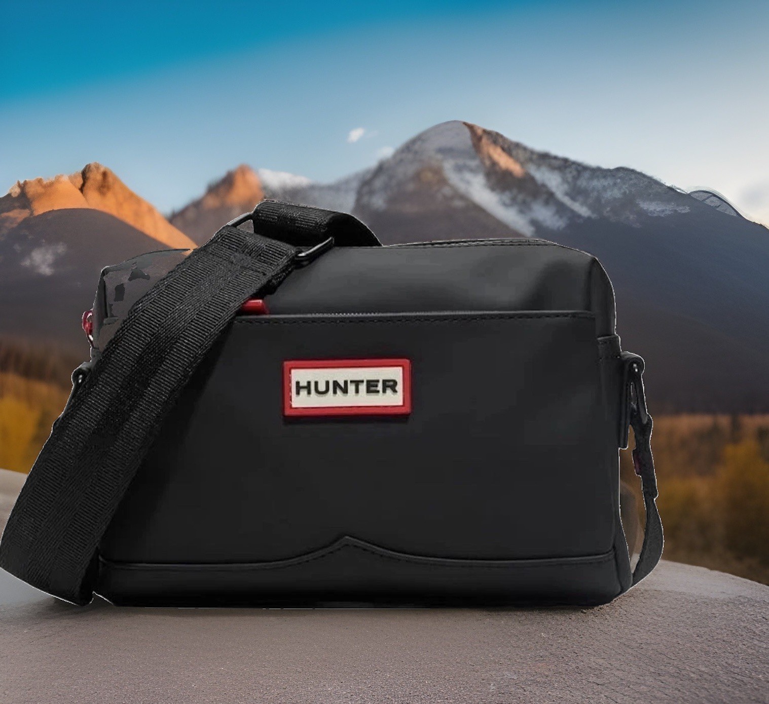 NEW Hunter Black Matte Zip Crossbody Bag w/Adjustable Detachable Strap