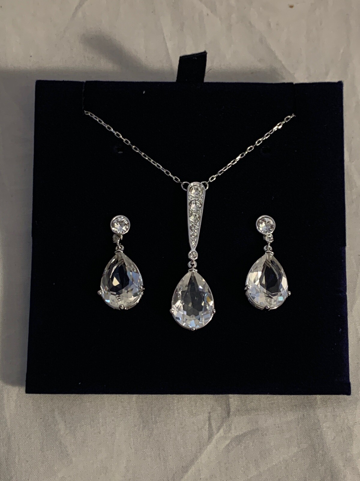 SWAROVSKI VINTAGE CRYSTAL NECKLACE / EAR RING SET 5062148 BEST OFFERS