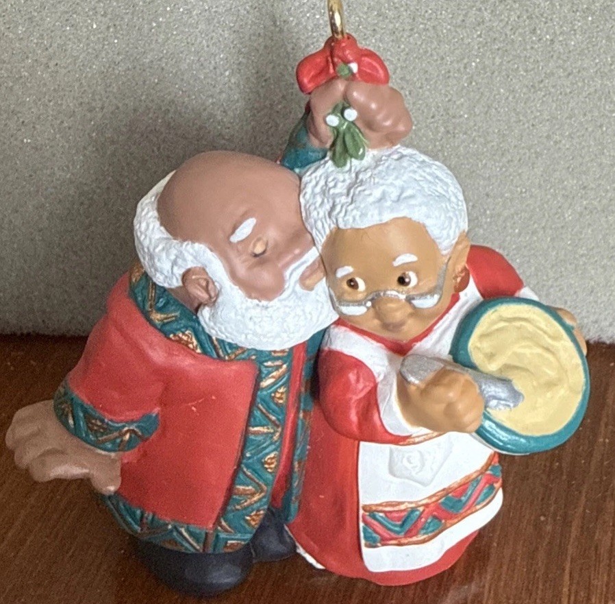 Hallmark Keepsake  1997 Christmas Ornament Santa \