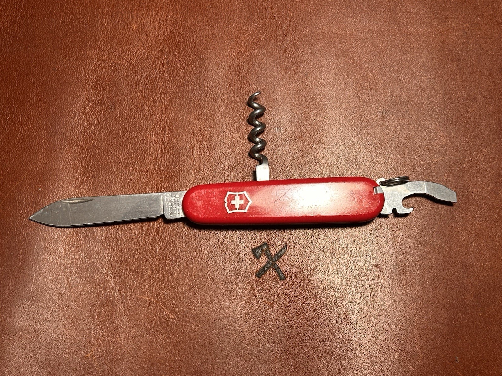 Victorinox Waiter 84mm “RAH”