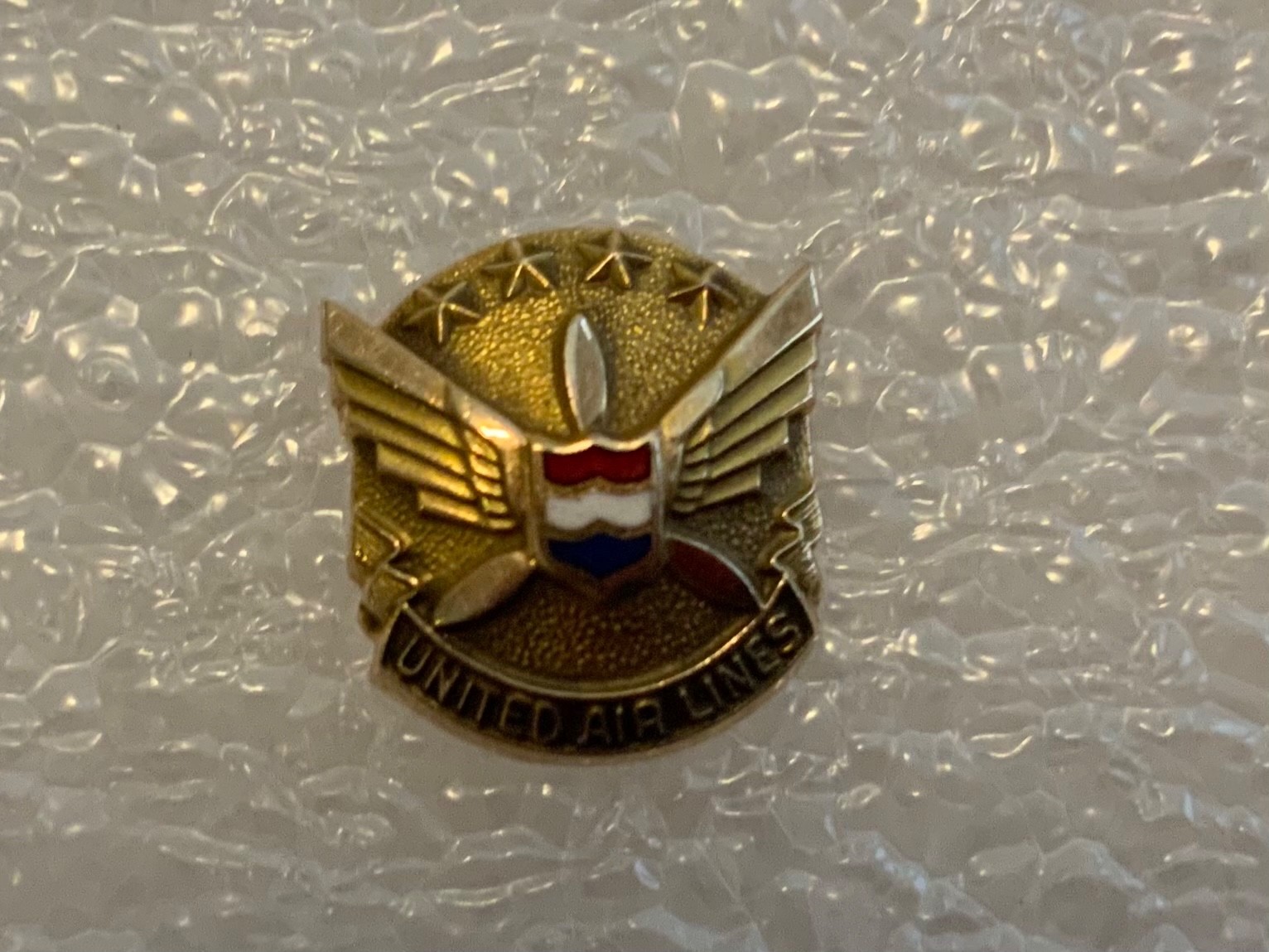 UNITED AIR LINES 1 YEAR SERVICE PIN, SCREW BACK, 10 KB