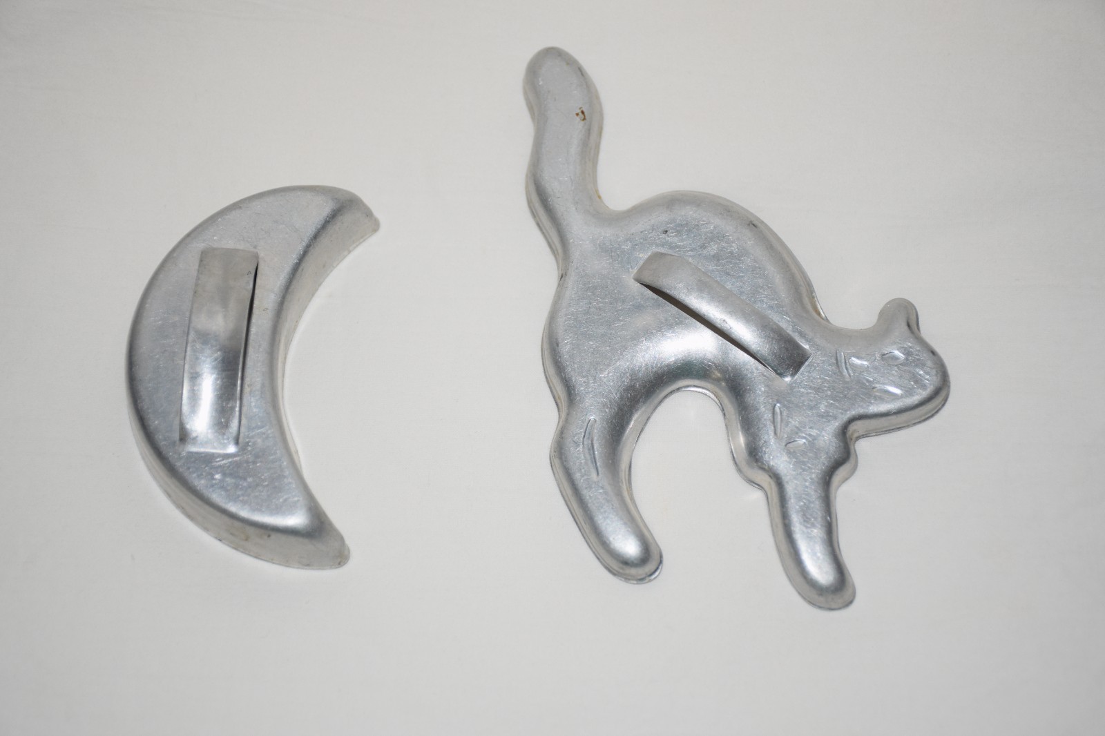 Vtg Lot 2 Halloween Aluminum Cookie Cutters Cat & Moon