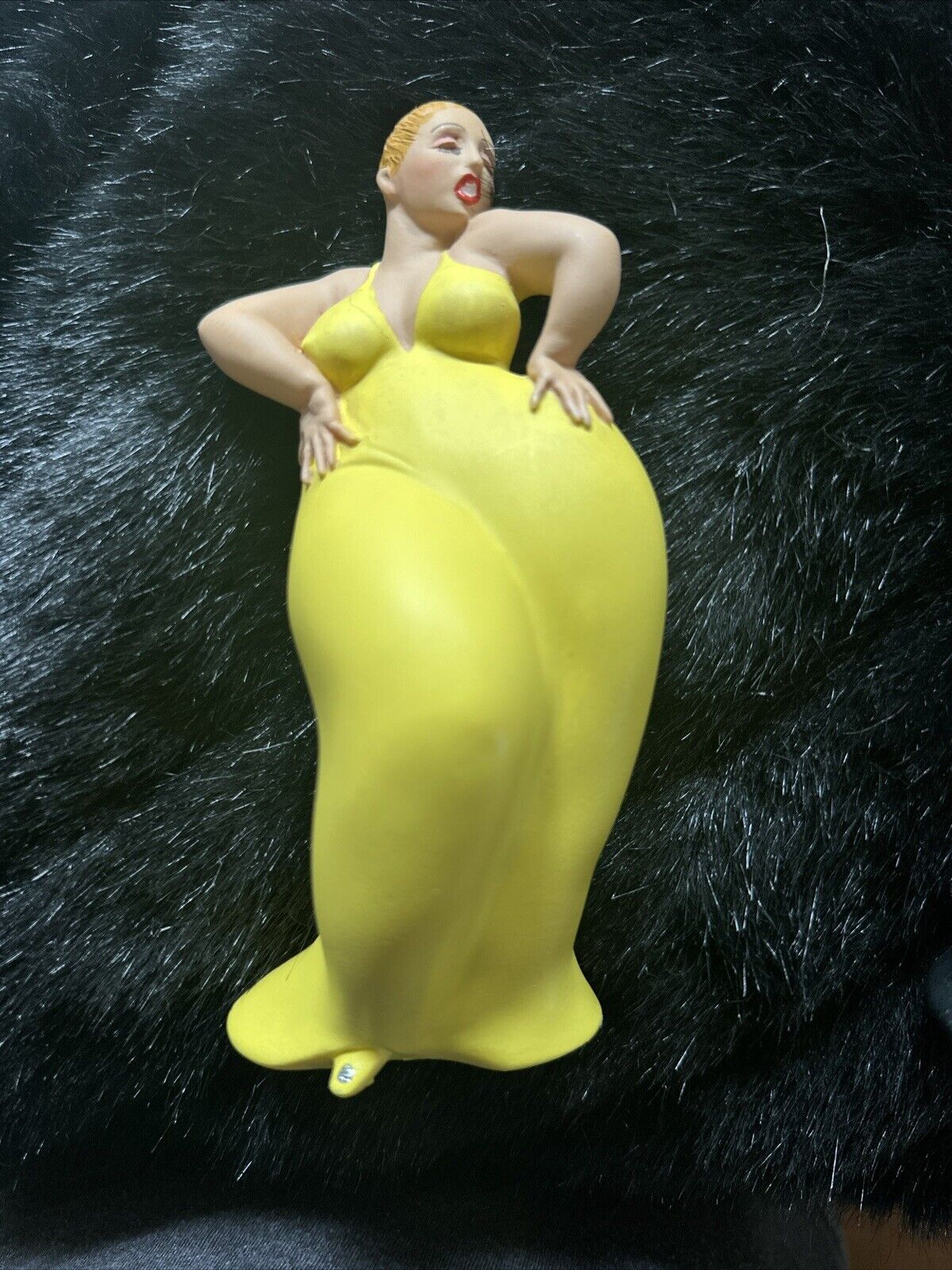 Emilio Casarotto Chubby Models Yellow Figurine Proud Ladies Plus Size Sculpture 