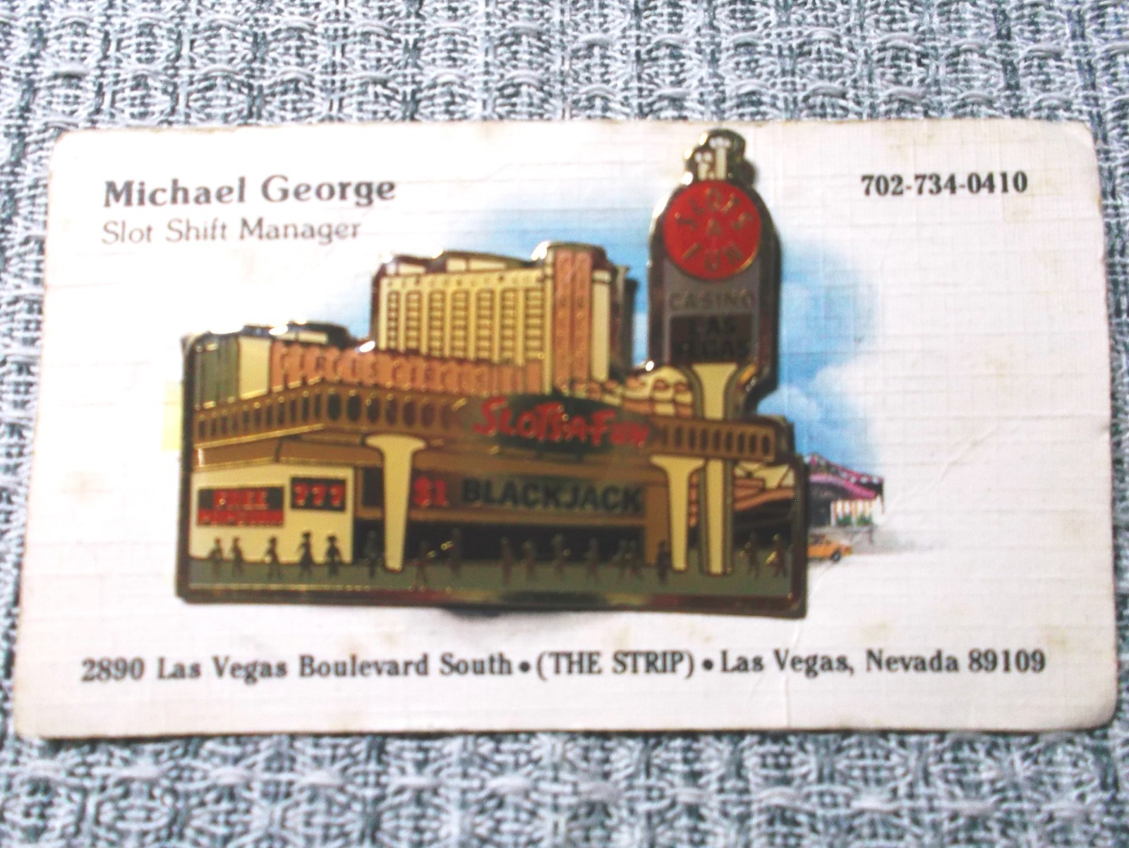 Vintage Slots A Fun Las Vegas Casino Lapel Pin Hat Vest Jacket Brand New on Card