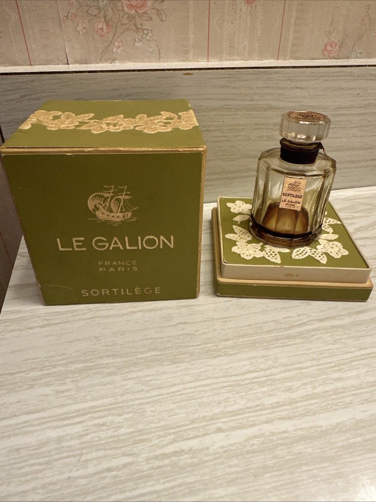 Vintage 1960\'s SORTILEGE LE GALION 1/3 oz Parfum France Paris Presentation Box