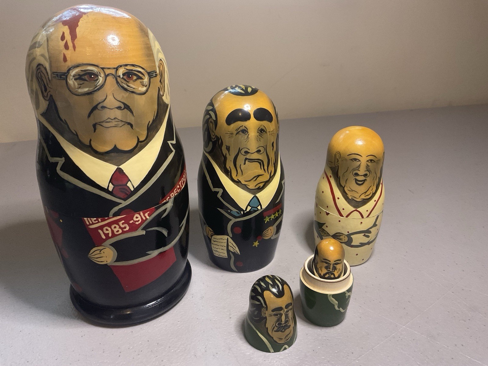 Unique Hand-Painted Soviet Leaders Nesting Doll 5pc （Gorbachev Perestroika Flag）