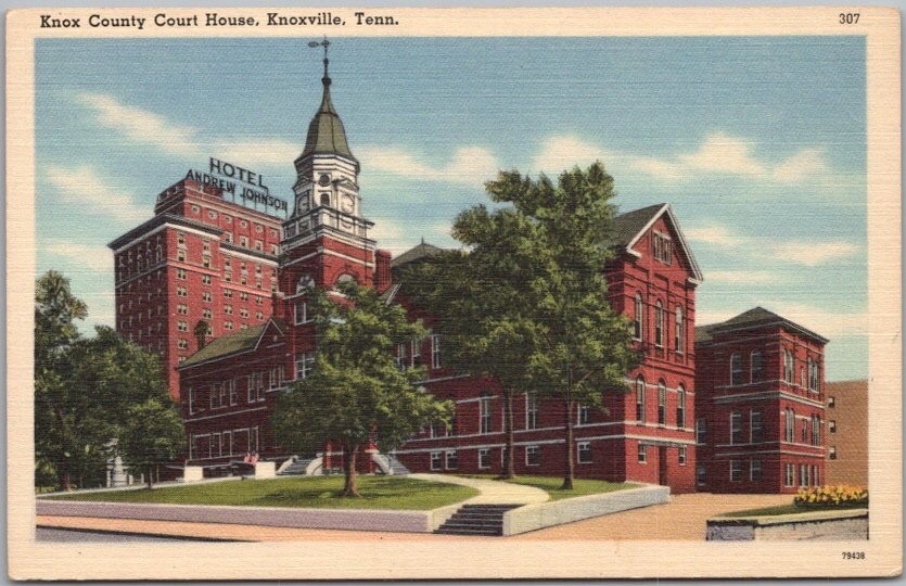 1940s KNOXVILLE, Tennessee Postcard KNOX COUNTY COURT HOUSE Street View / Linen