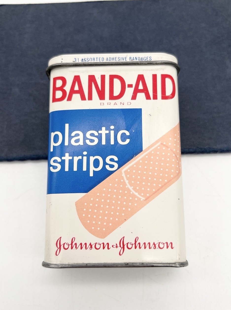 Vintage 60s BAND-AID Plastic Strips Metal Tin Johnson & Johnson 31 Count Empty