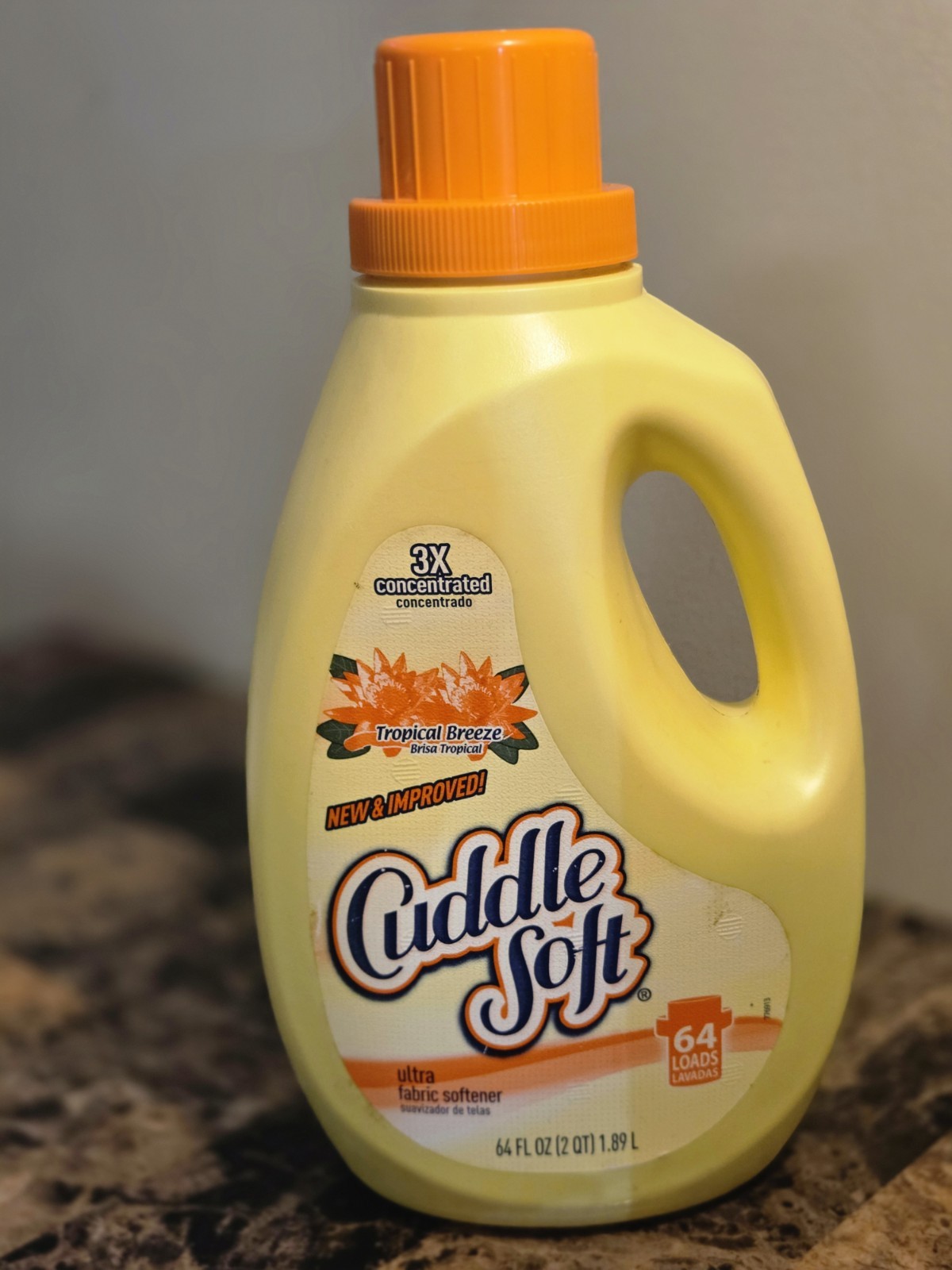Vintage Cuddle Soft Fabric Softener Detergent 64 Oz Tropical Breeze New Full Jug
