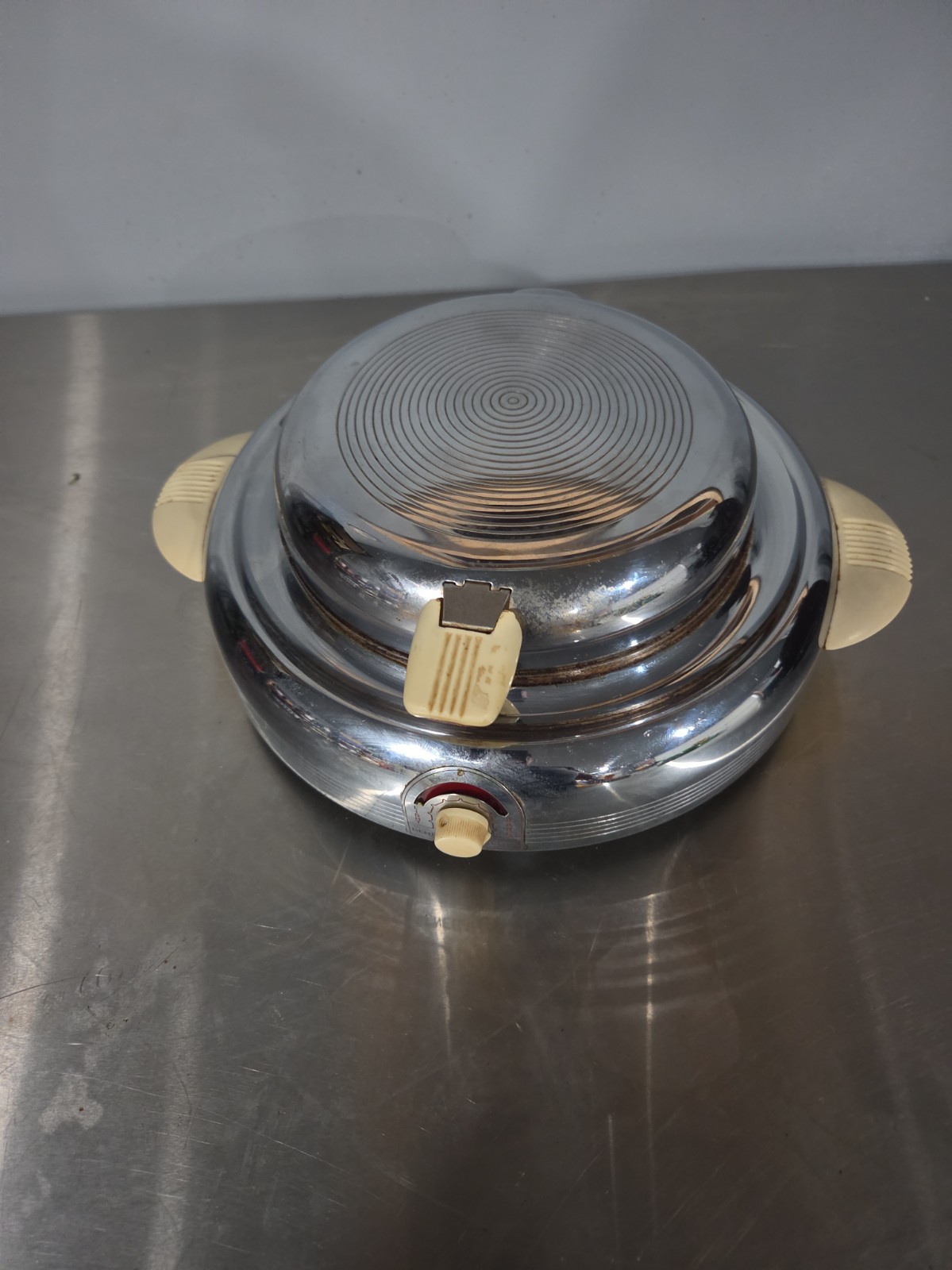 Vintage General Electric 129W9 Waffle Maker UFO Art Deco Tested 