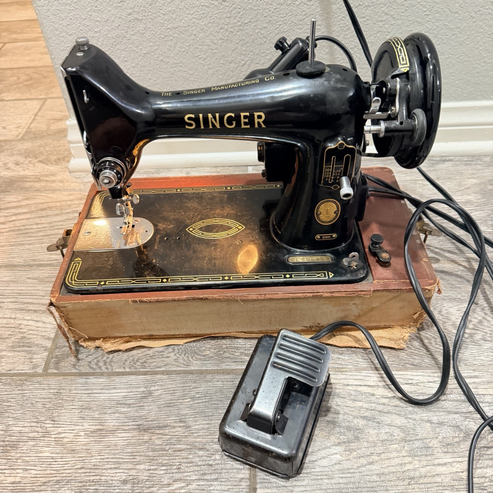 Vintage SINGER 99k Electric Portable Sewing Machine with Case & Foot Pedal