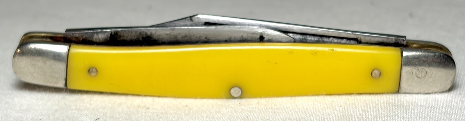 Vintage Camillus 2 Blade Yellow Handle Pocket Knife