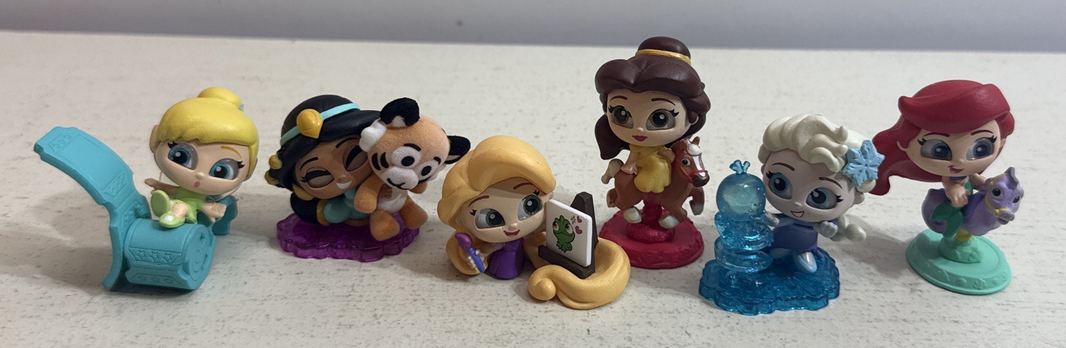 Disney Doorables Ticket to Fun Princesses Mini Figures 6 Piece Set
