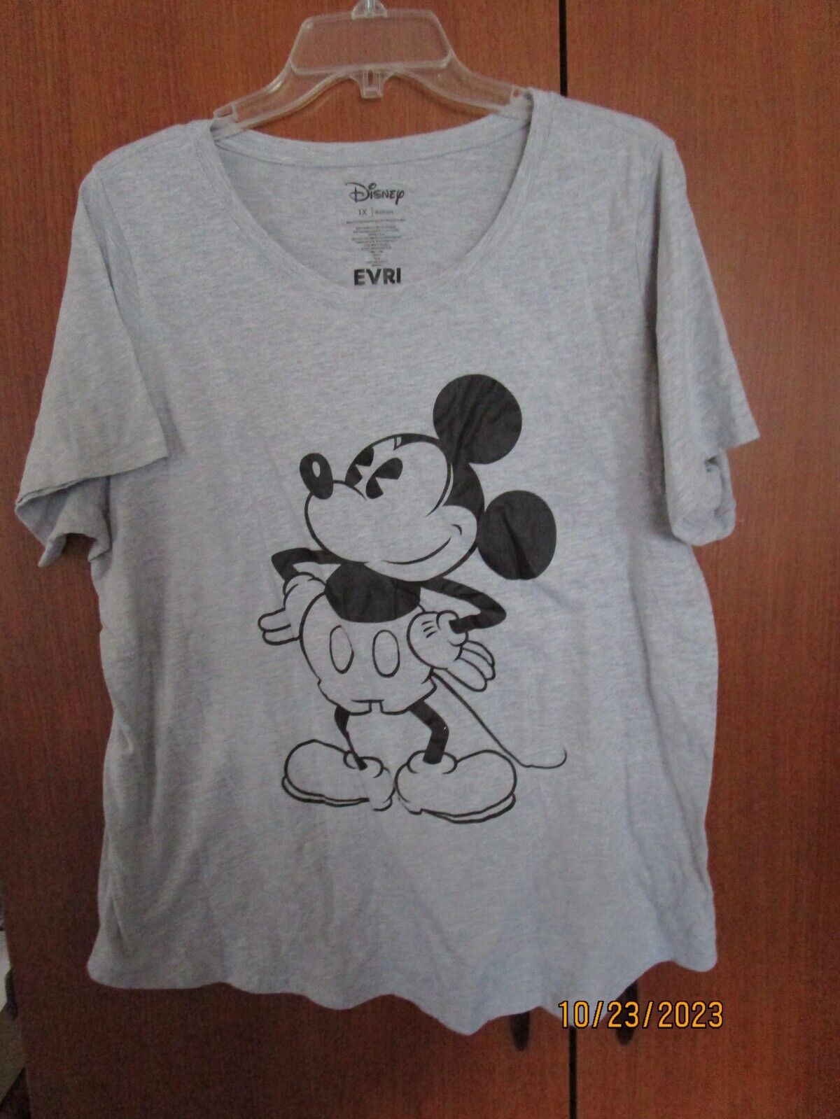 Disney Mickey Mouse Tee T-shirt Sz 1X Cotton Polyester Bust 46 Length 26.5 in