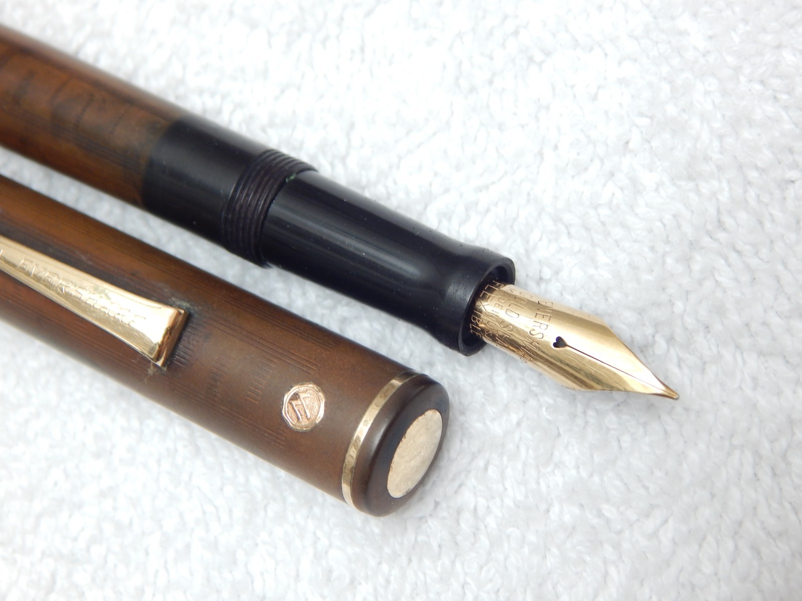 LOT# 108A. VINTAGE WAHL EVERSHARP FOUNTAIN PEN. VERY FLEX NIB, F TO BBB (1.8 mm)