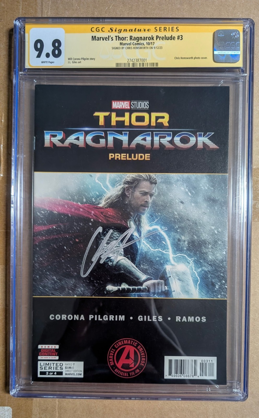 Marvel's Thor Ragnarok Prelude 3 CGC 9.8 SS Chris Hemsworth Signed Photo Variant