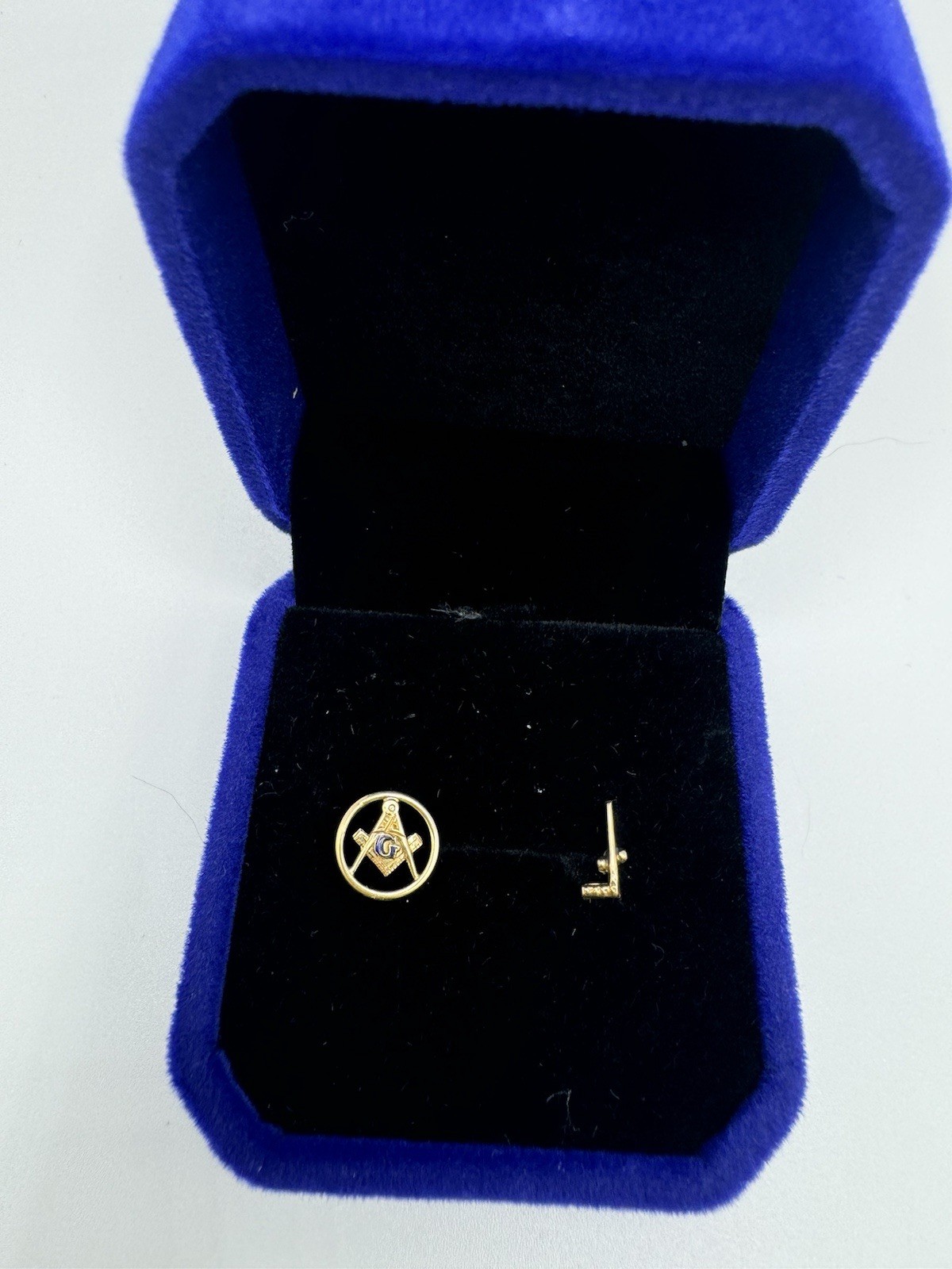 Set Of TWO VTG Masonic? 14k Gold And 10k Gold Lapel Pins 0.72gr