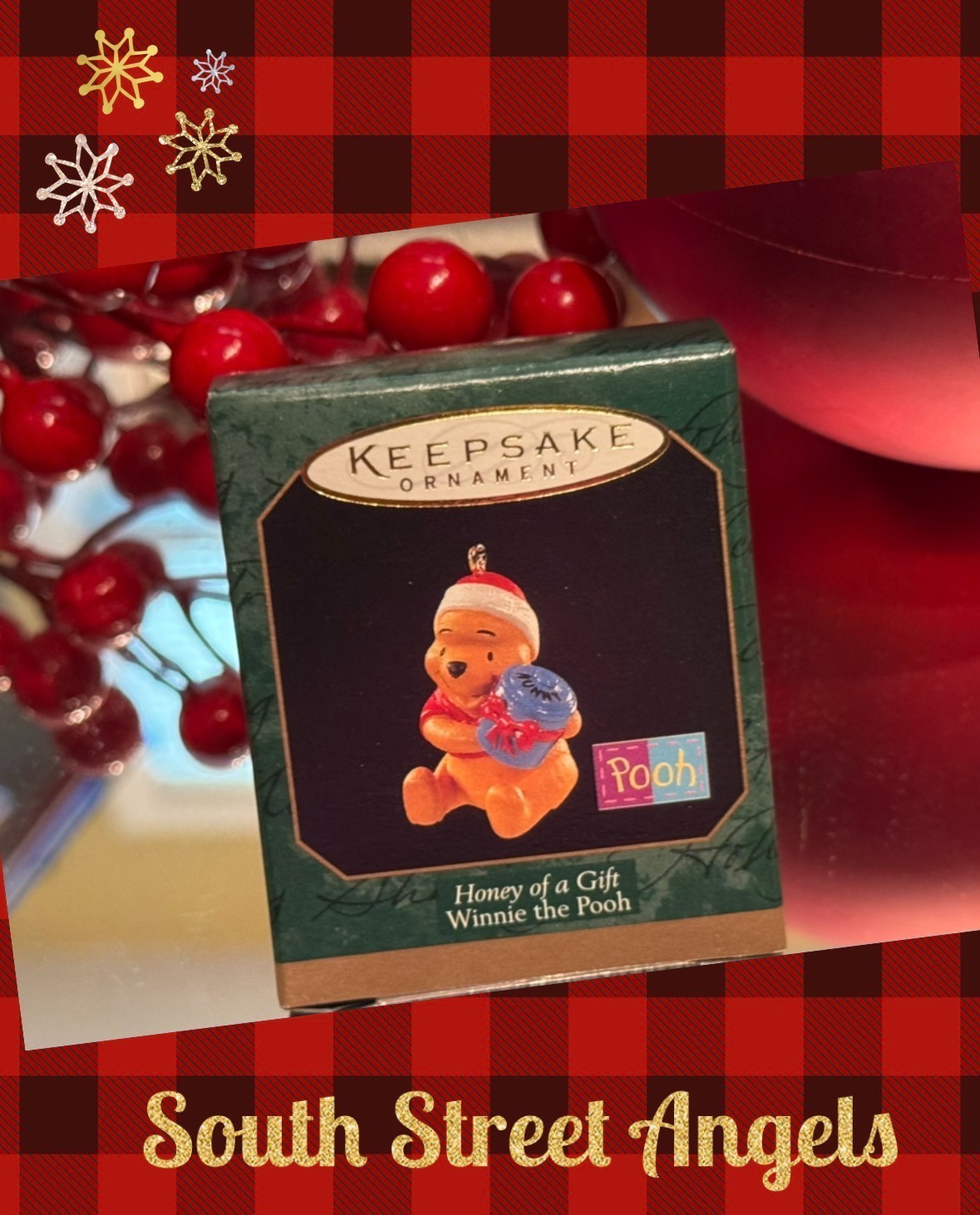 VINTAGE HALLMARK 1999 ~ HONEY OF a GIFT ~ WINNIE THE POOH MINIATURE ORNAMENT