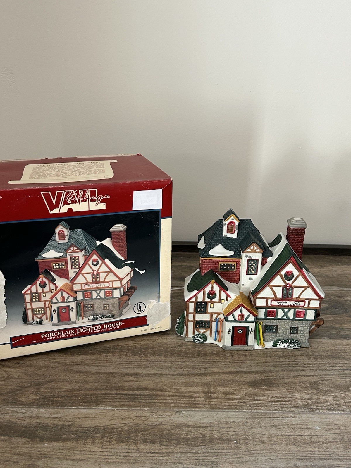 LEMAX  Village Collection VAIL Lighted High Peaks Ski Lodge House Christmas 1996