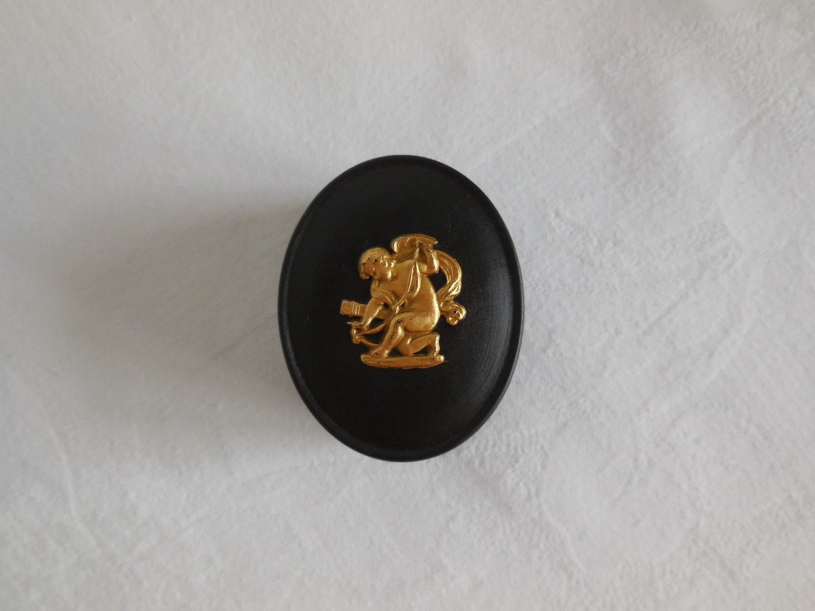 Wedgwood Gold On Black Jasperware Box - Cupid Stringing His Bow