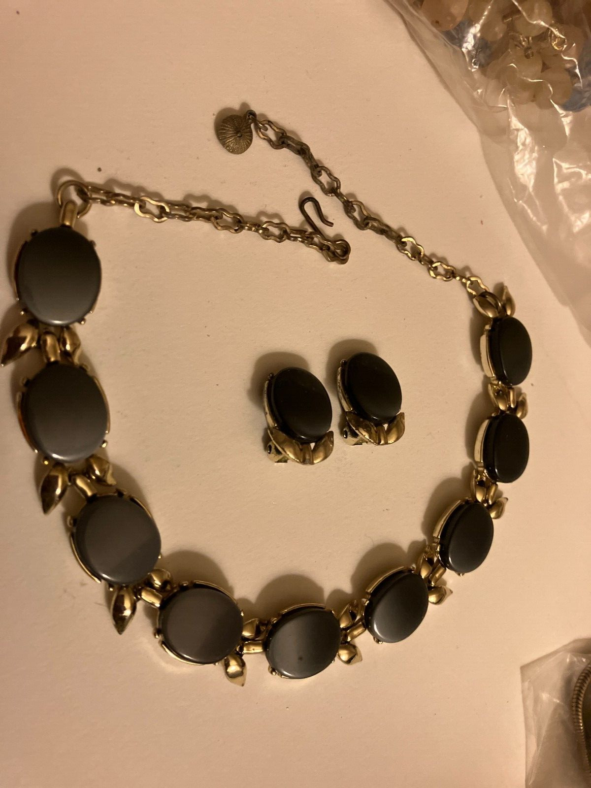VINTAGE ESTATE DEMI THERMOSET NECKLACE AND CLIP ON EARRINGS VINTAGE ESTATE DEMI THERMOSET NECKLACE AND CLIP ON EARRINGS