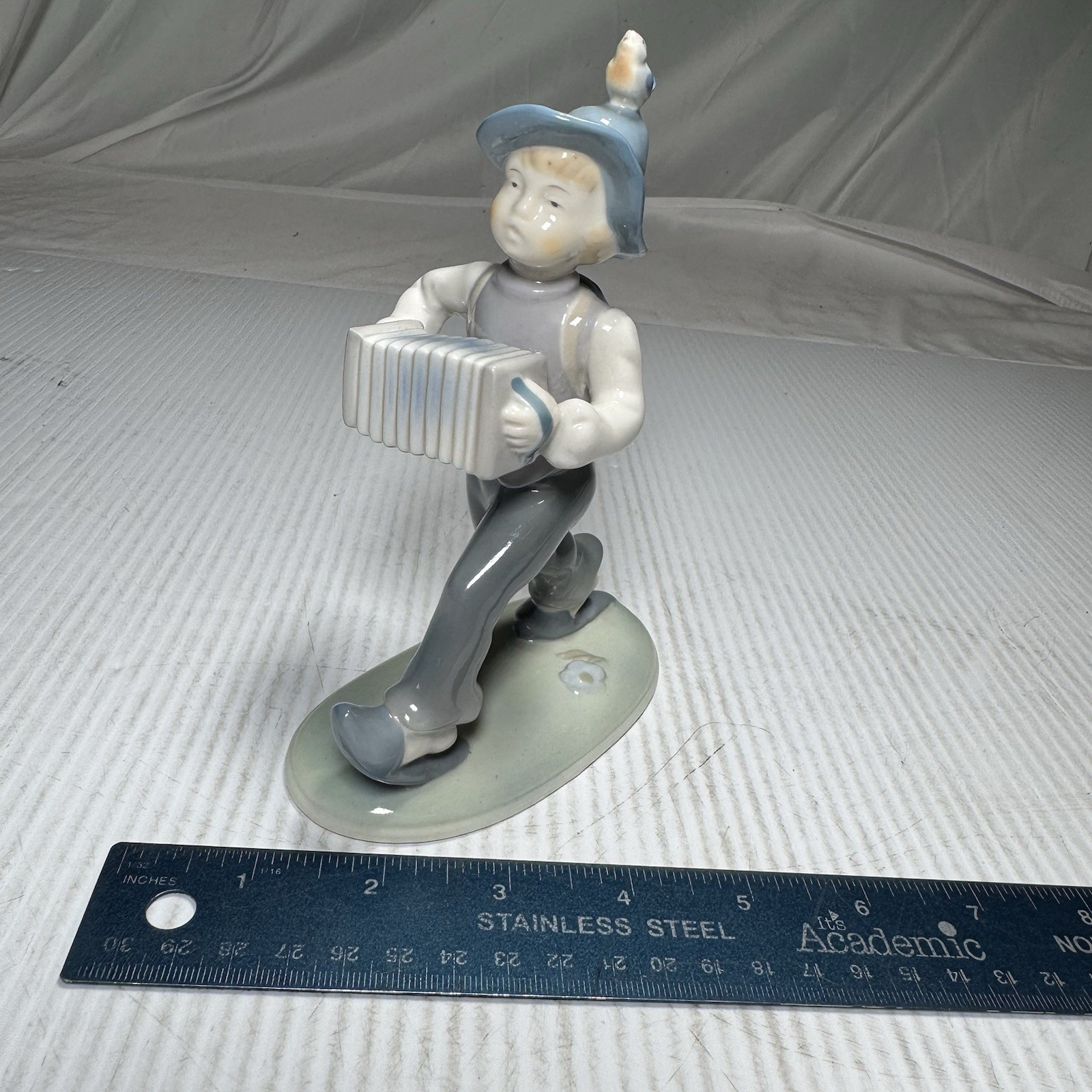 VNTG Kunstporzellan Ilmenau GDR Porcelain Figurine Boy Accordion Bird Hat- MINT