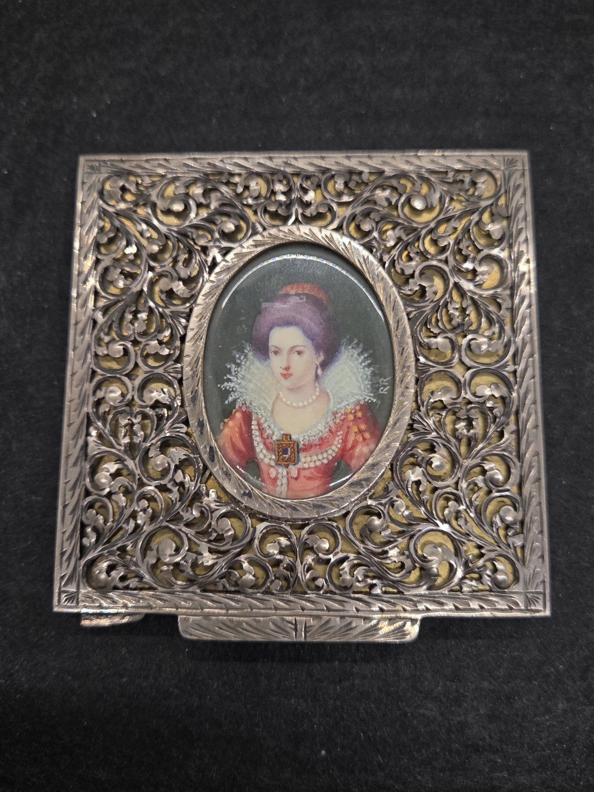 Antique Italian MC 800 Silver Gilt Reticulated Hand Painted Portrait Compact 129