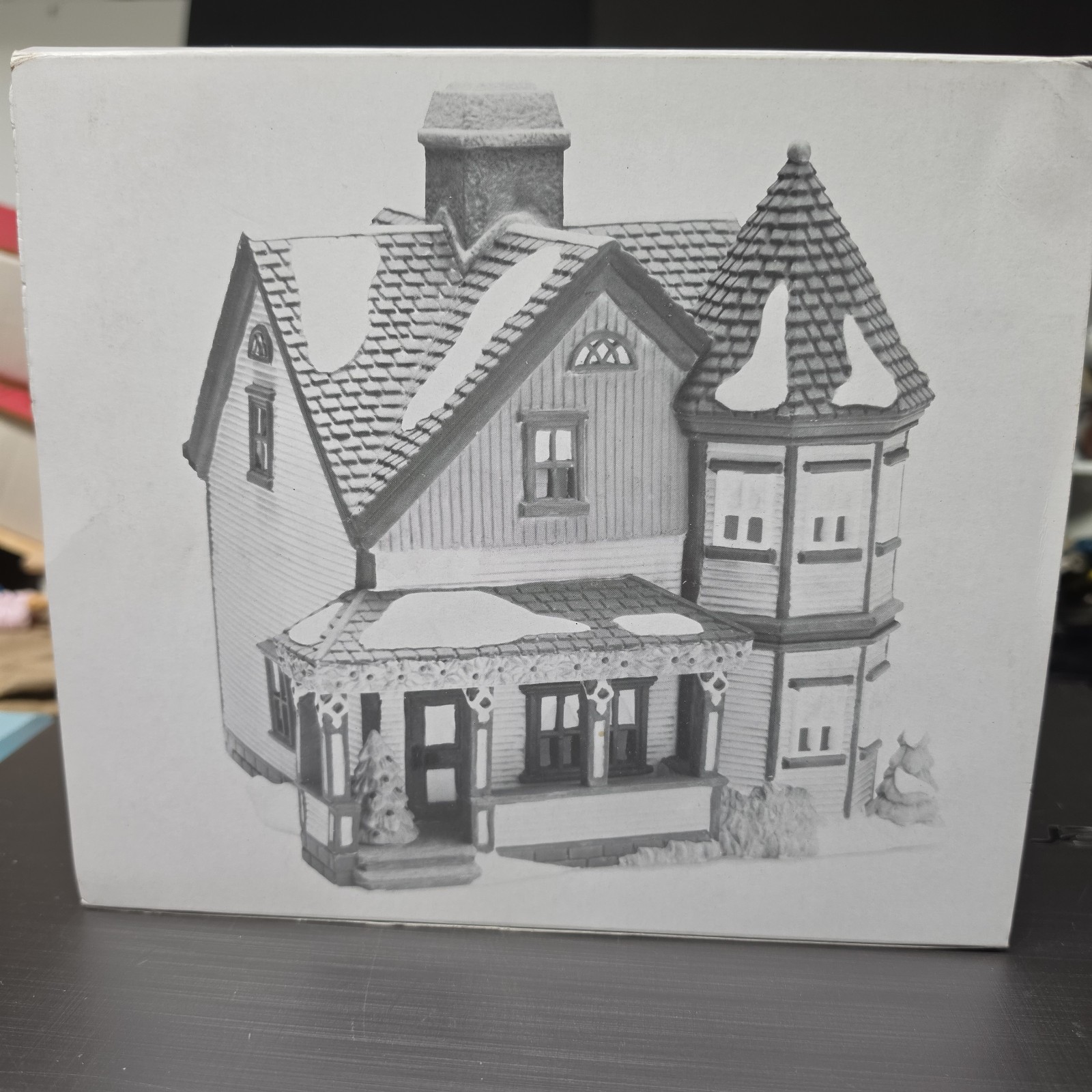 Department 56 New England Village Thomas T. Julian House Porcelain Lighted Boxed Department 56 New England Village Thomas T. Julian House Porcelain Lighted Boxed