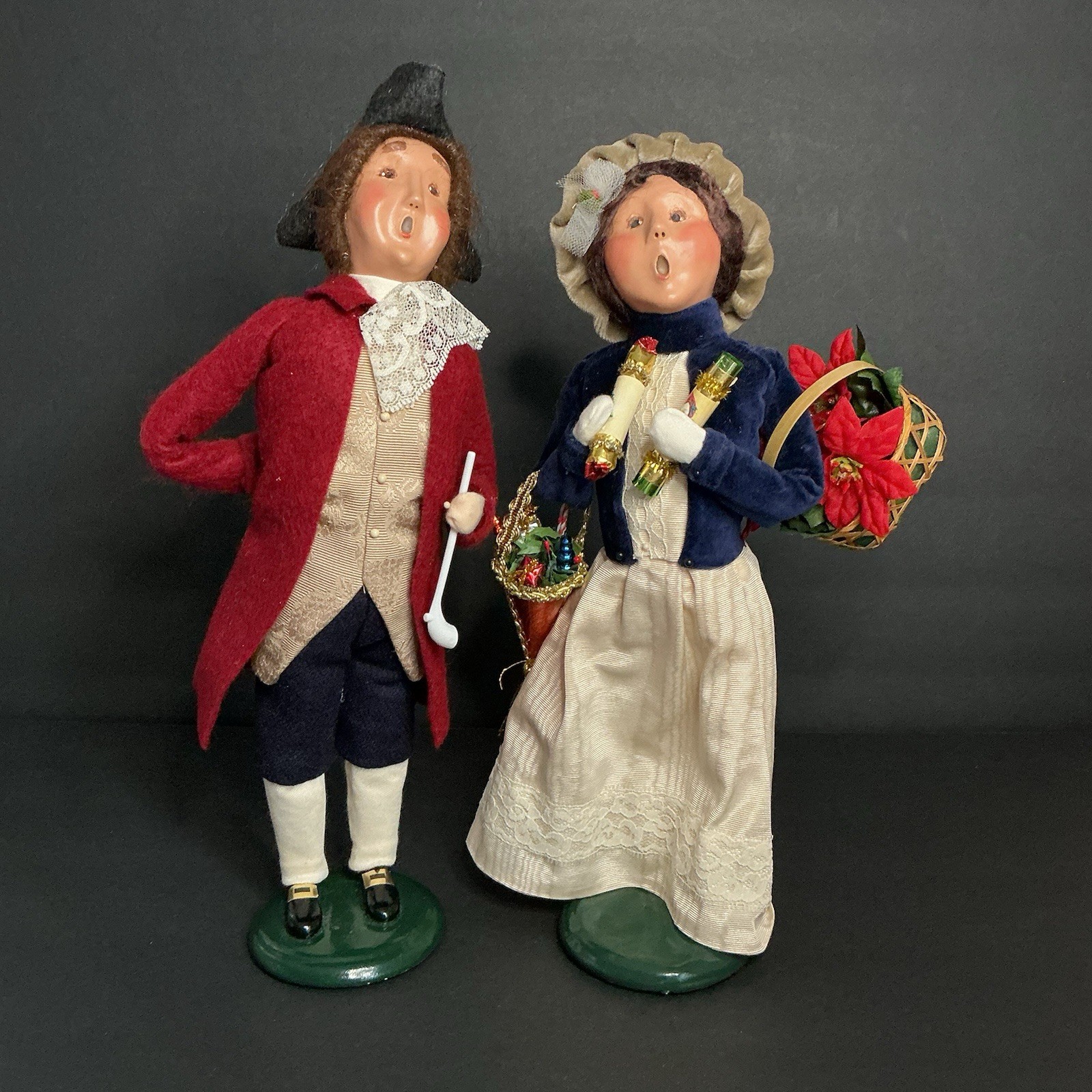 vintage byers choice Christmascarolers Pair Man And Woman Williamsburg 2000 2005