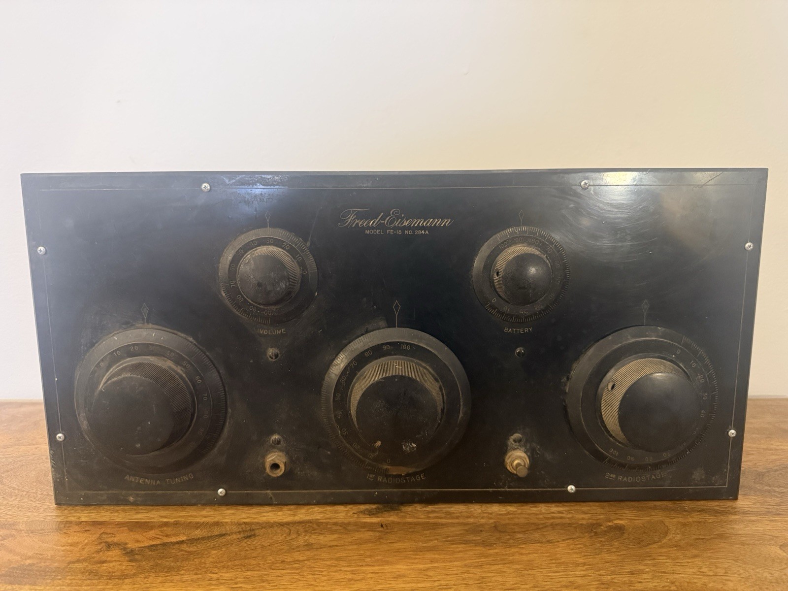 1925 Freed-Eisemann FE-15 Neutrodyne 5-Tube Radio + Extra Tubes Knobs Untested