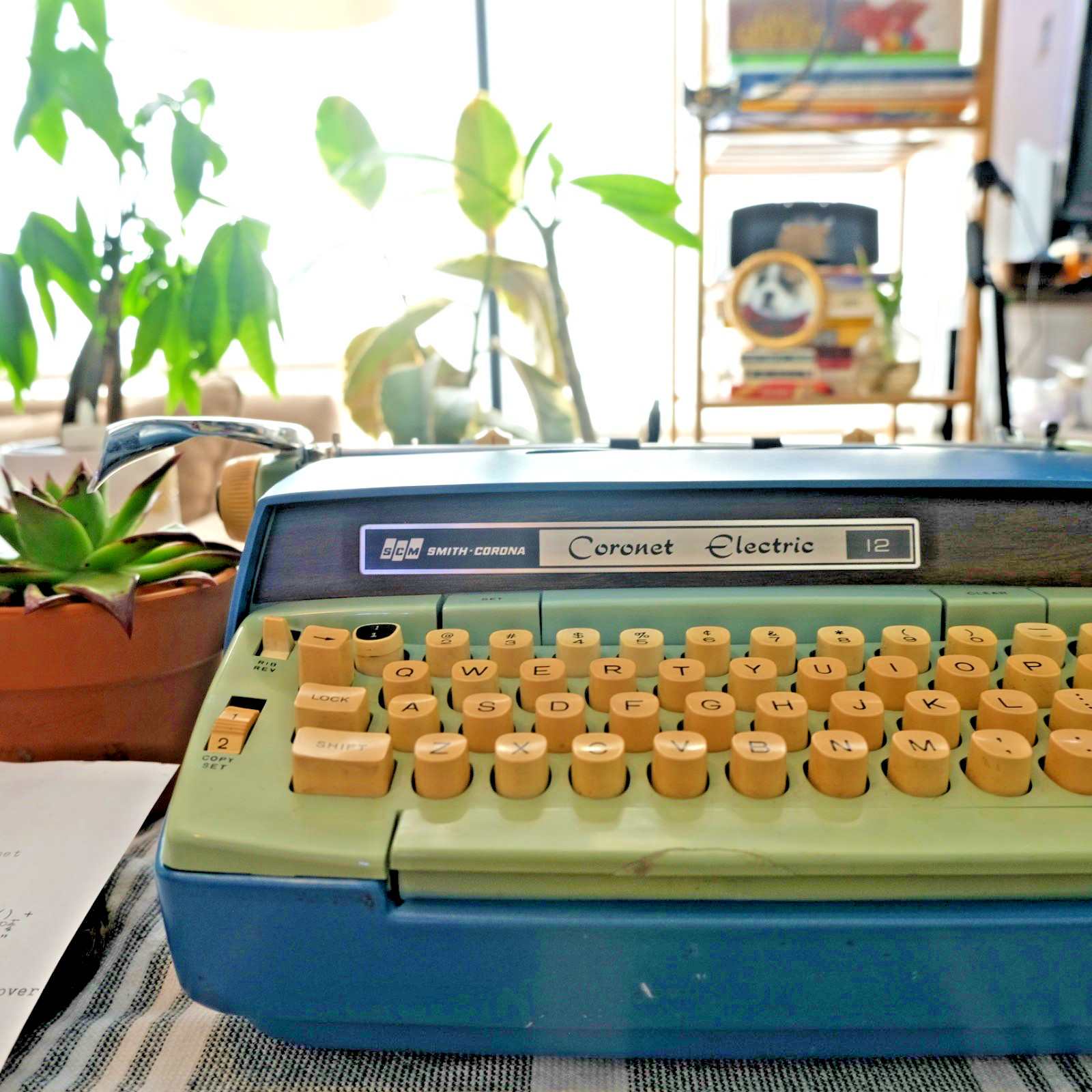 [NICE FULLY FUNCTIONING] Smith Corona Coronet 12 Electric Typewriter w Case Pica