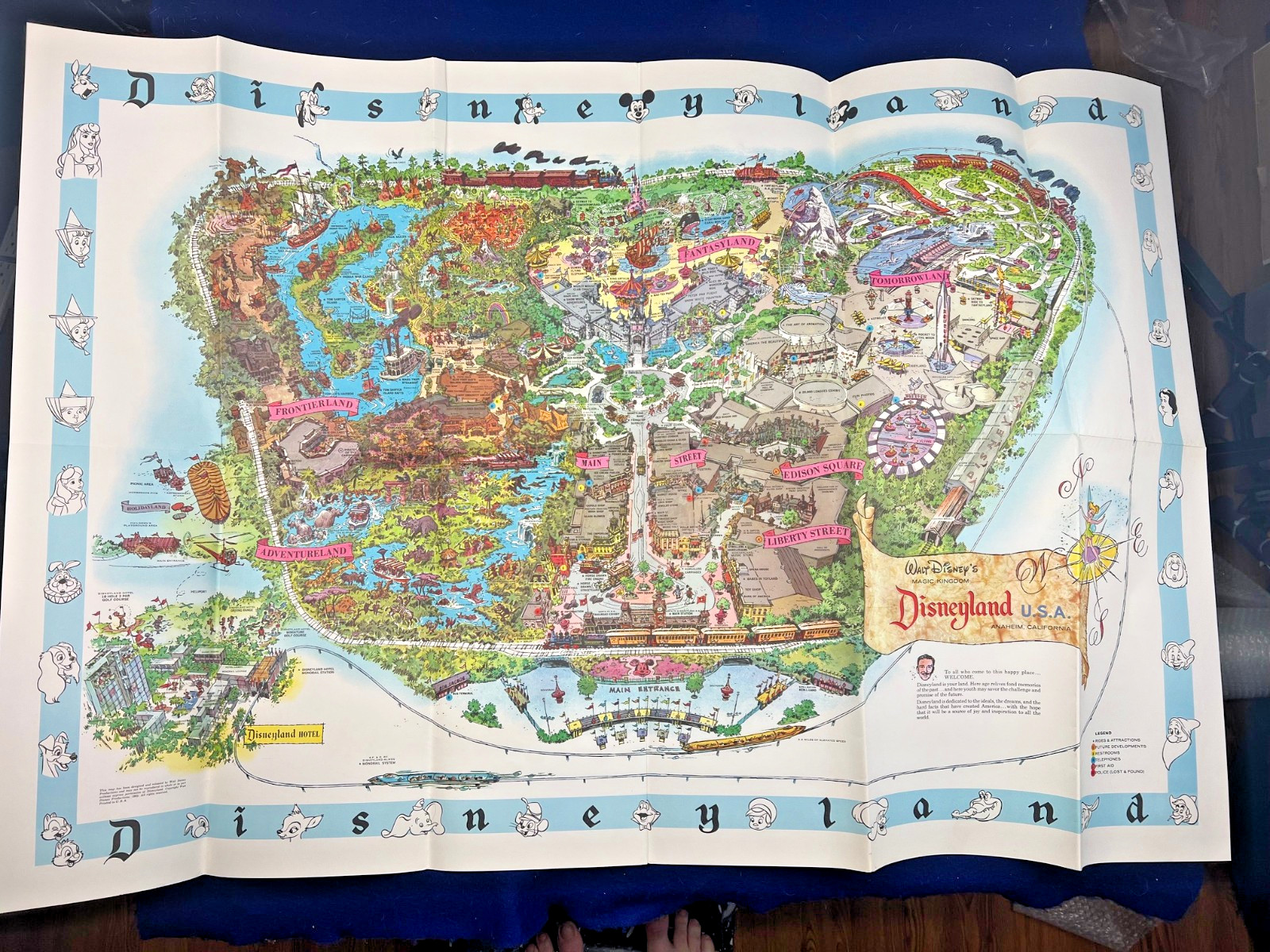 Minty Original 1962 Disneyland Souvenir Map in Envelope Bright Colors 30” x 45”