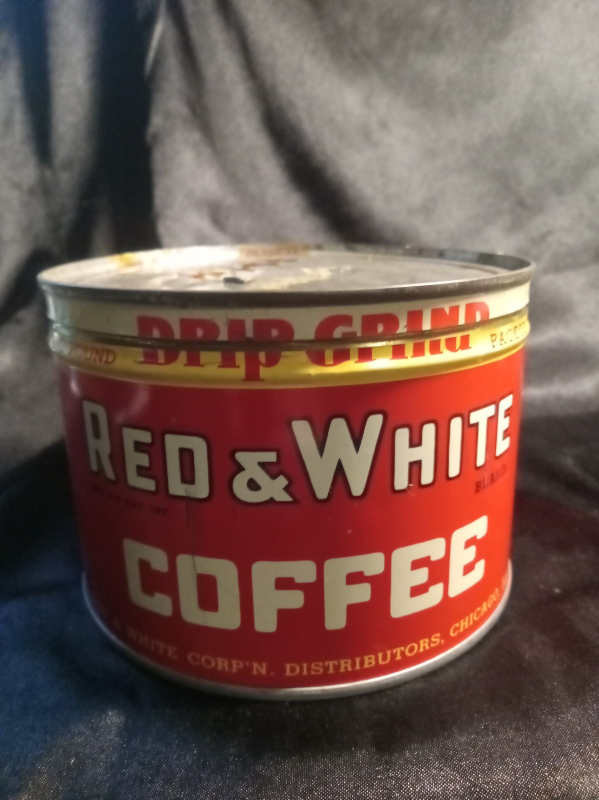 VINTAGE  RED & WHITE  KEYWIND COFFEE TIN Nice GRAPHICS
