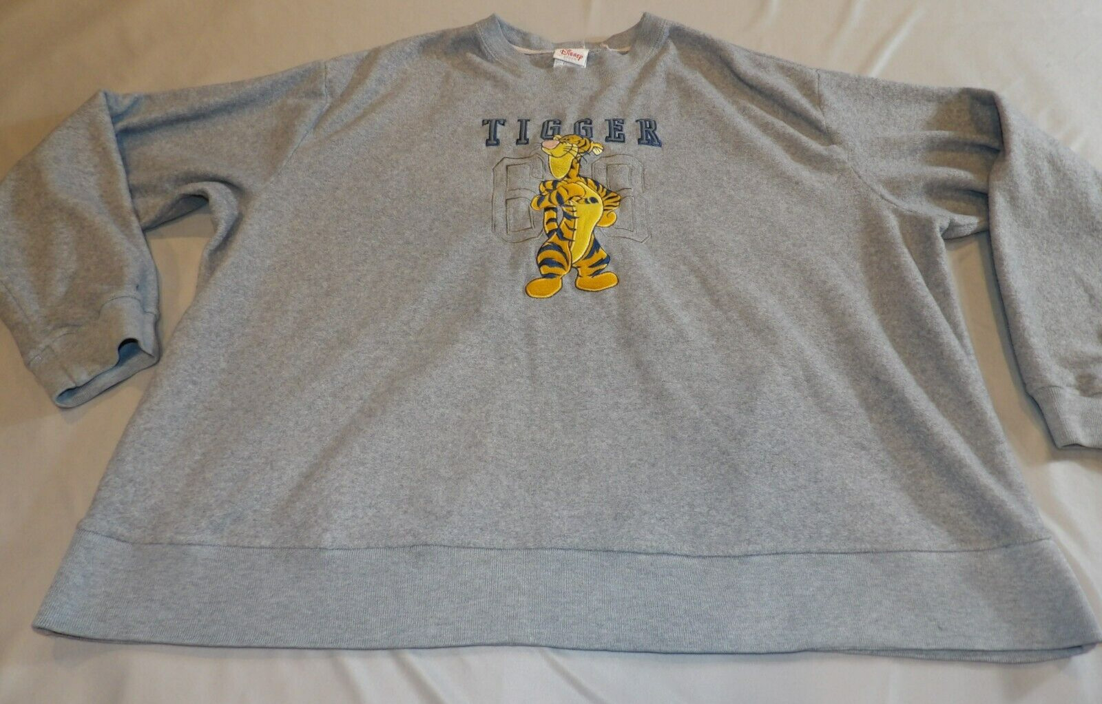 Disney Store Tigger 68 Sweatshirt Gray XXL Crew Neck Flaw See Desc