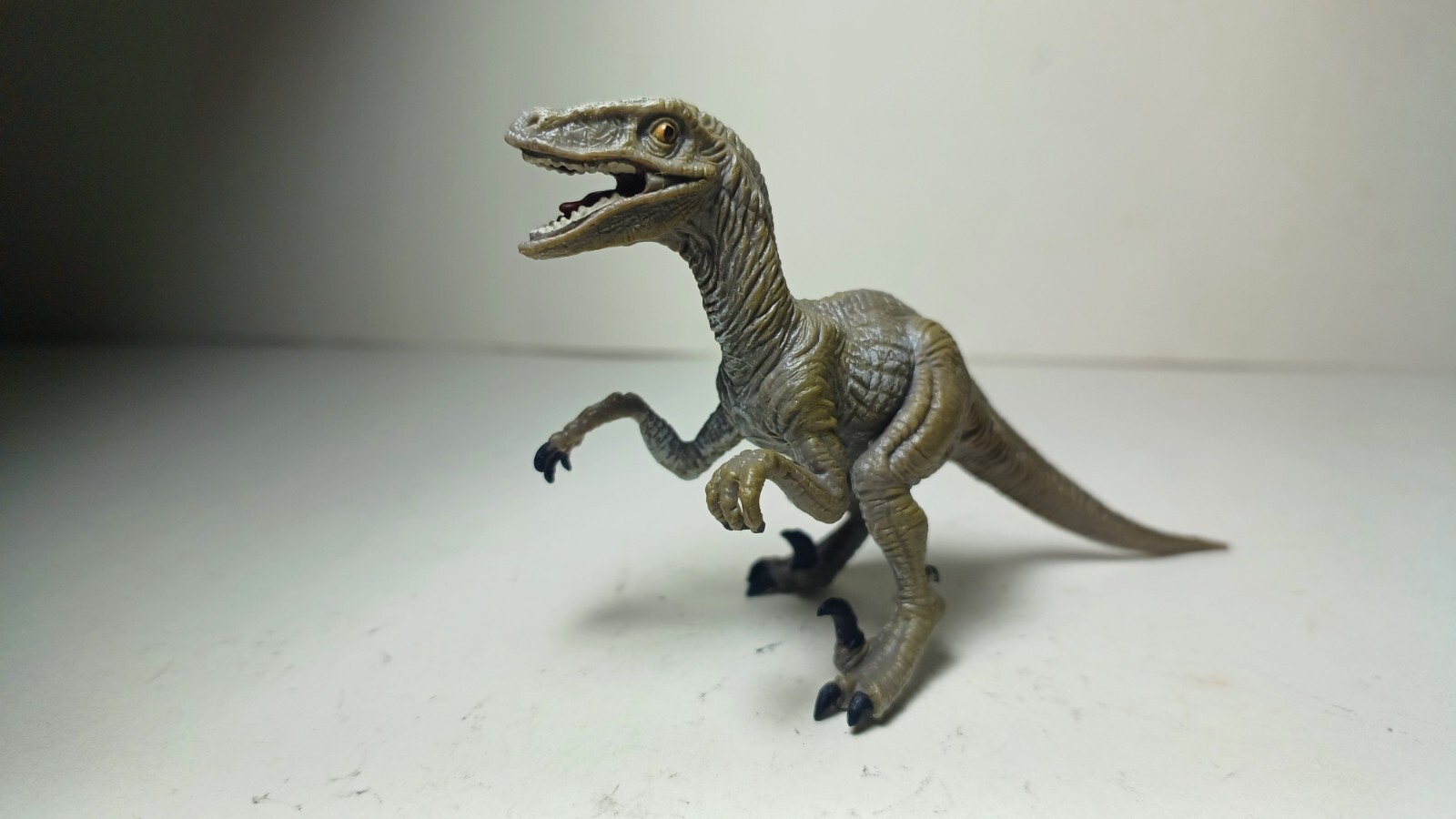 2015 NEW Collecta Dinosaur Toy / Figure  Velociraptor