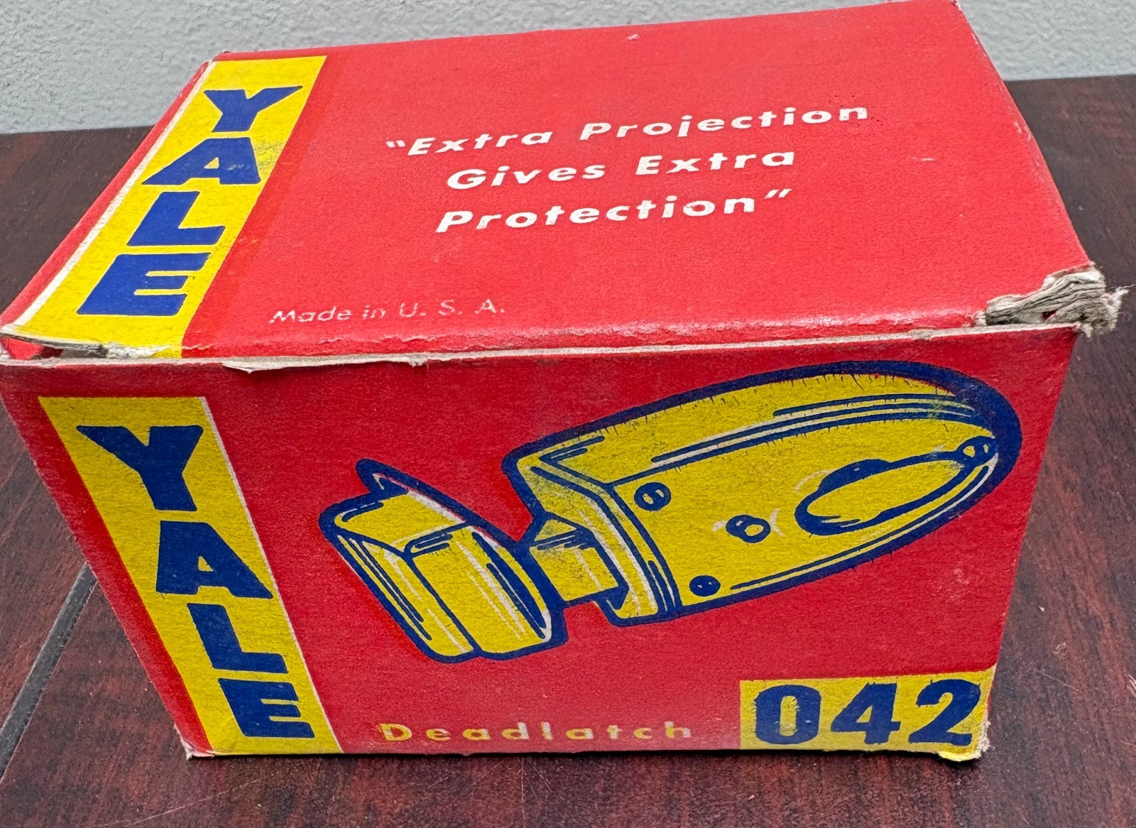 Vintage Yale 042 Deadlatch night latch lock with original retro box Made in USA