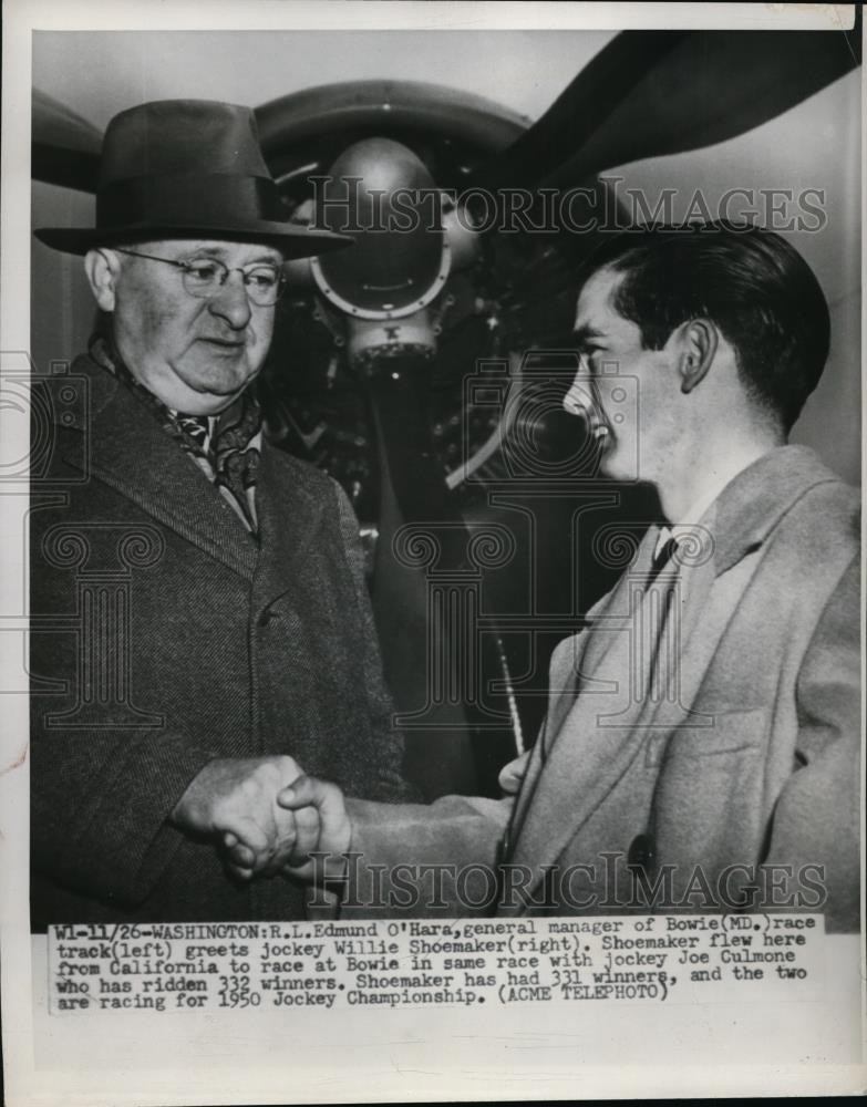 1950 Press Photo Edmund O'Hara GM of Bowie racetrack & jockey Willie Shoemaker