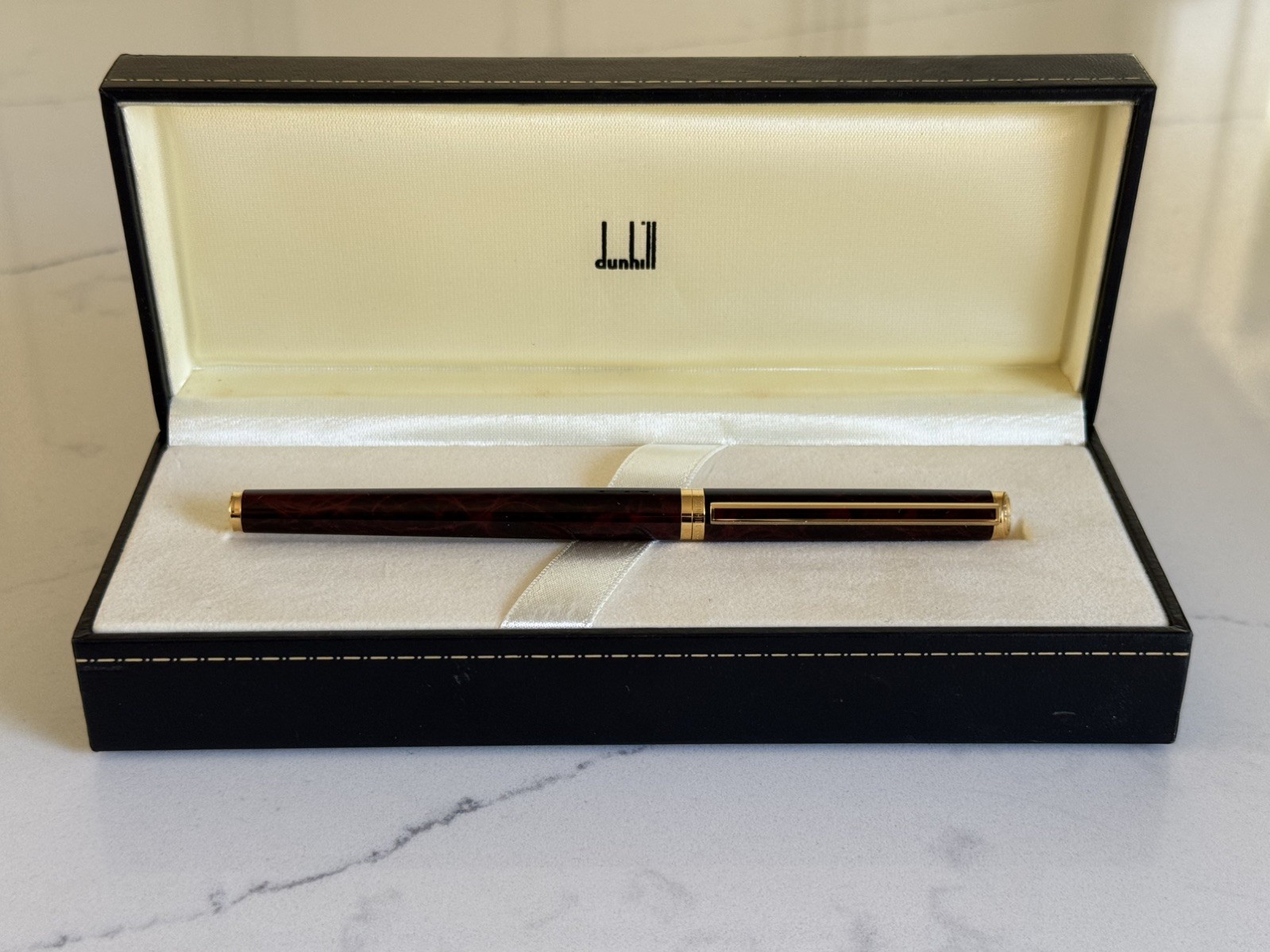 Rare Dunhill Fountain Pen. Marble Brn Laquer. 14K M nib. Swiss Made. New in Box.