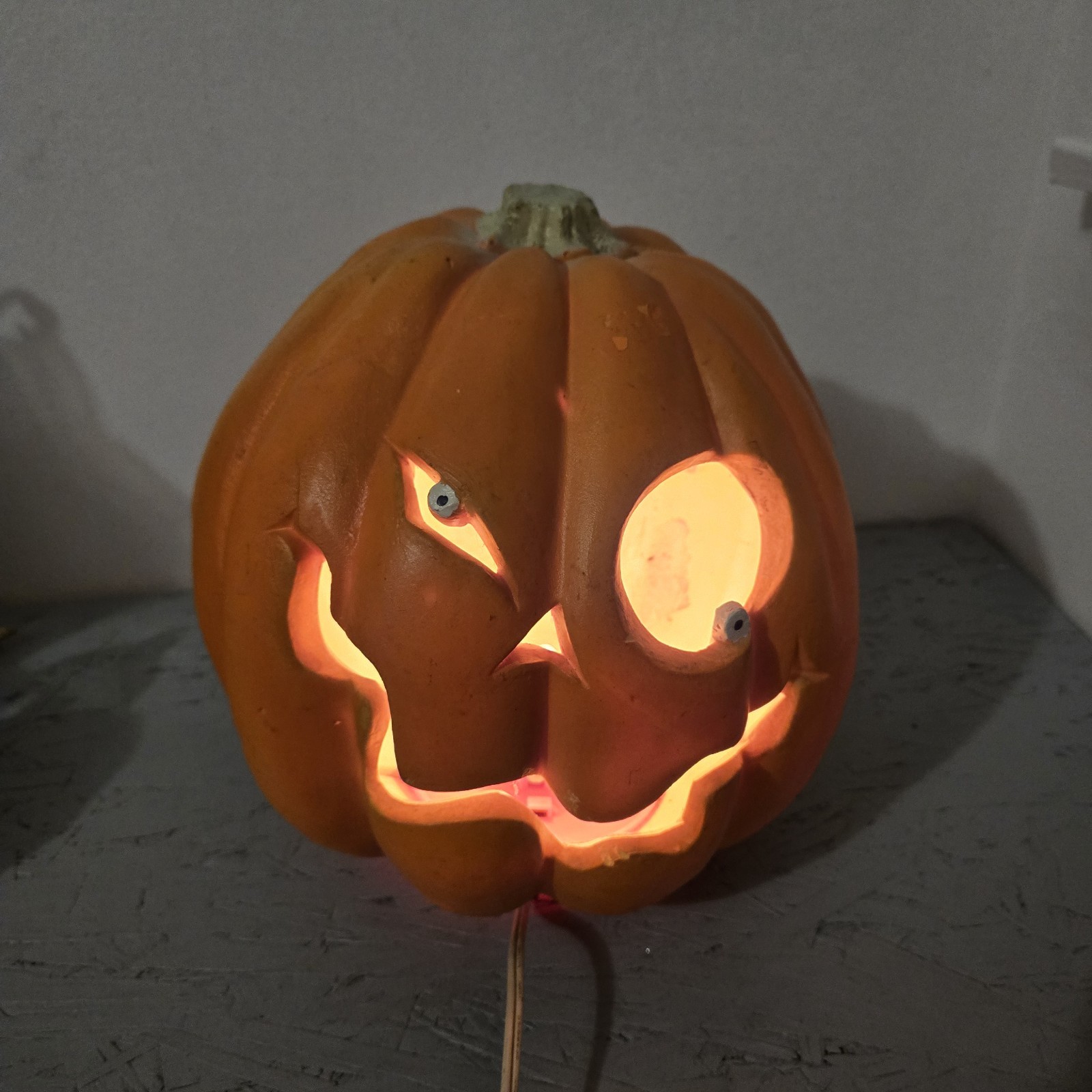 Vintage 1995 Trendmasters Crazy Eye\'s Light Up Pumpkin Foam Blow Mold Paint Loss