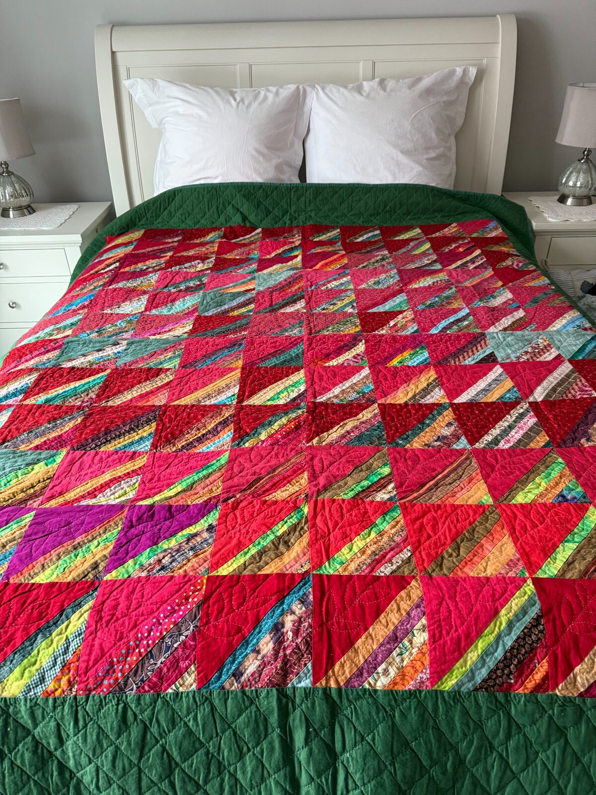 Beautiful  Quilt Holiday Red Green xmas penguins (back side)
