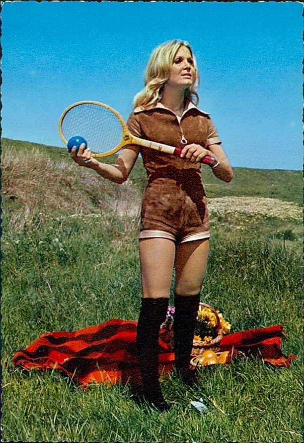 BLONDE Beauty / TENNIS - Pinup c1960s/1970s  Vintage Postcard ( t1271)