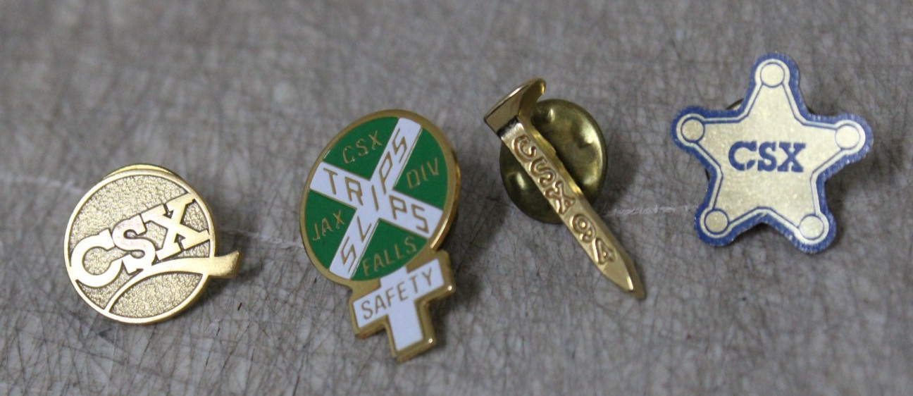 CSX PIN LOT OF  4 RAILROAD SERVICE