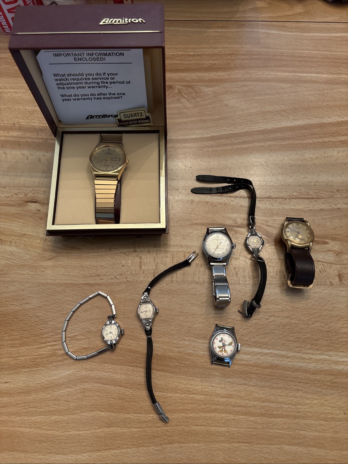 READ Lot Of 7 Vintage Men Women Watches Mickey Mouse US Time Black Shield Timex