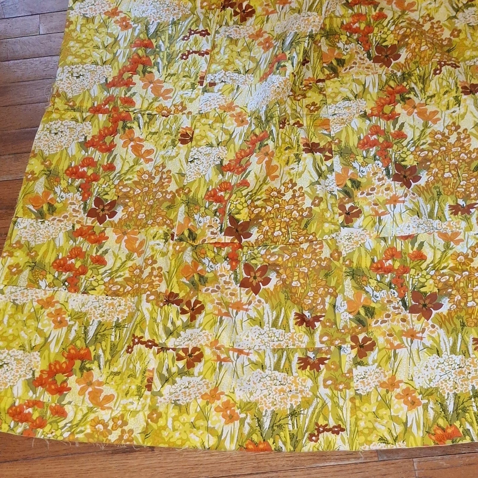 Vintage 1970s Floral Fabric Blanket Quilt Top Project Large Piece 70s Daisy Vintage 1970s Floral Fabric Blanket Quilt Top Project Large Piece 70s Daisy