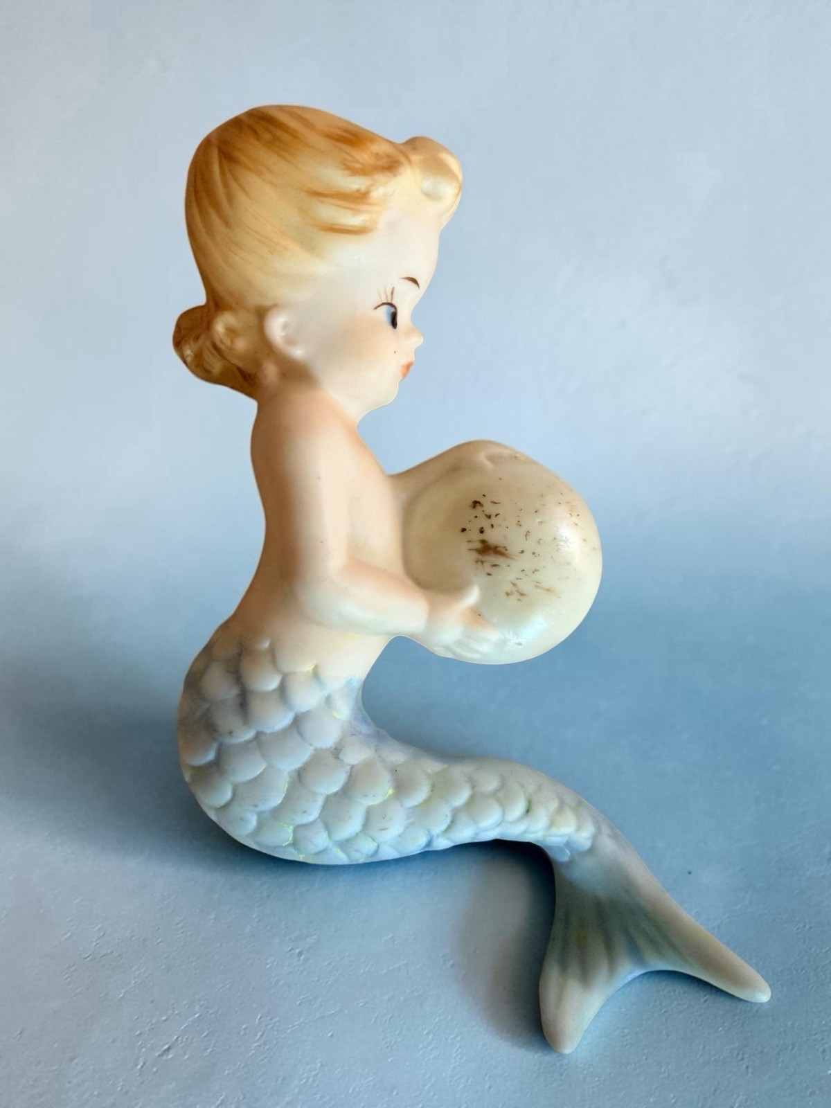 Vintage NORCREST Porcelain Mermaid Wall Plaque Blue Girl Holding Ball 🌴🐚🐳
