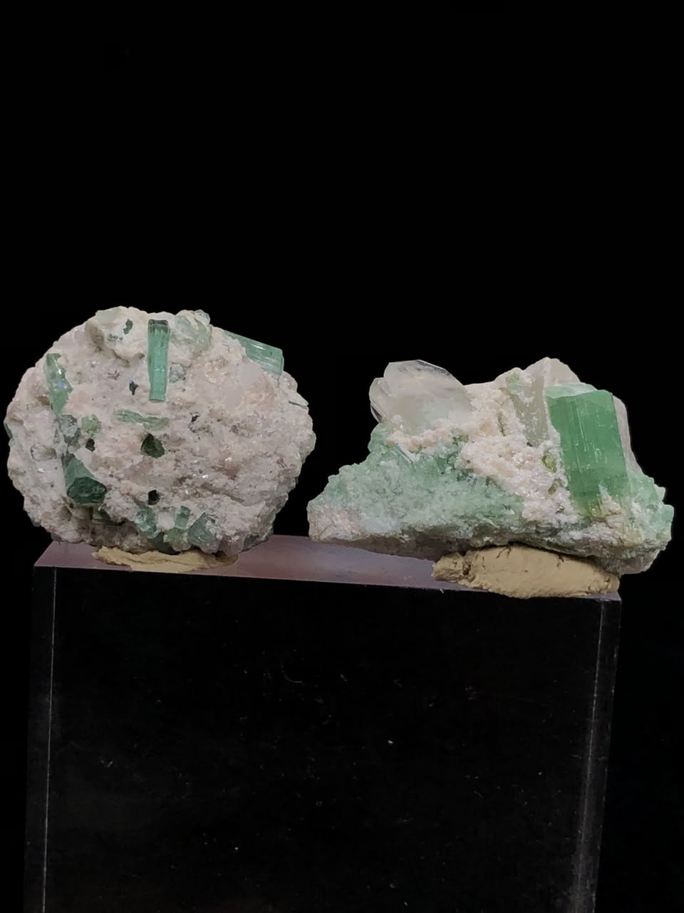 165 carat 100% Natural tourmaline crystal from Afghanistan